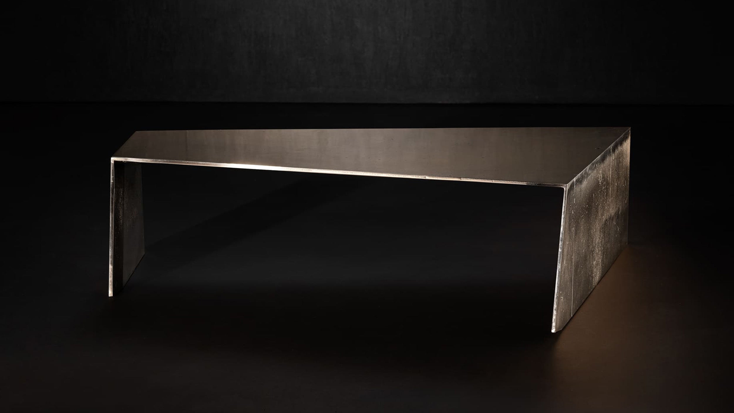 Desktop / Origami, designed by Ugo Cacciatori for Henge