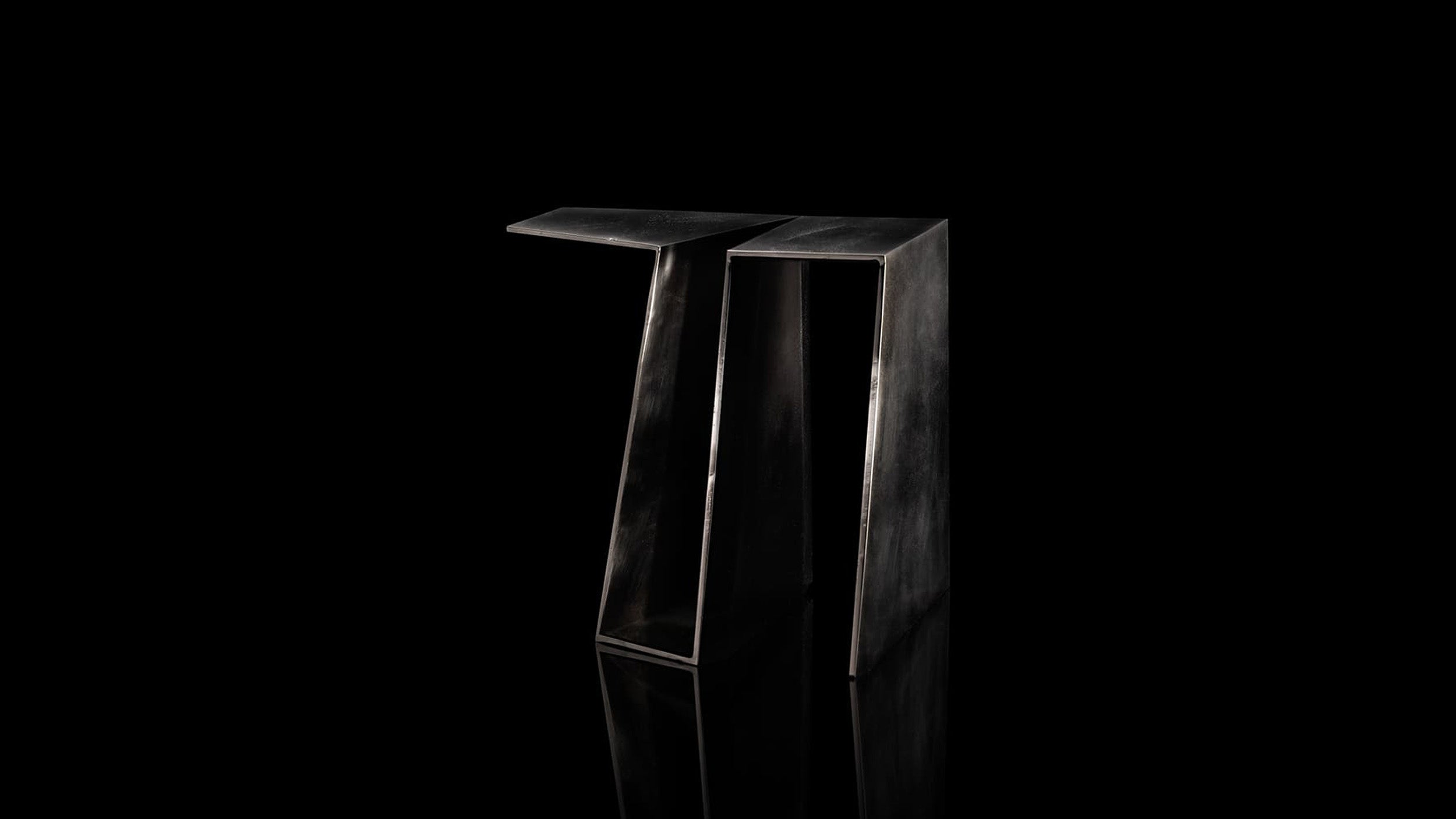 Desktop / Origami, designed by Ugo Cacciatori for Henge