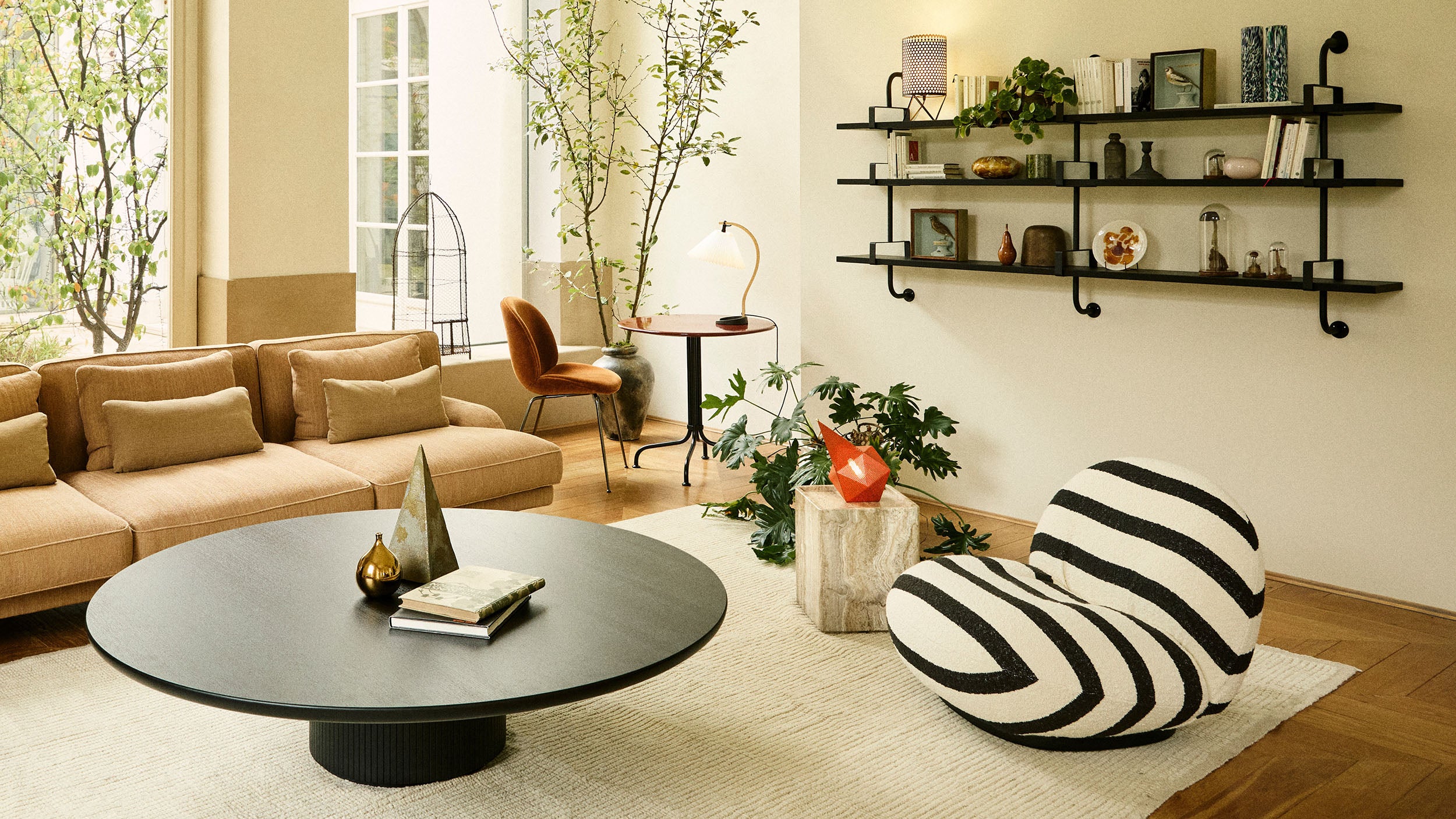 Desktop / Pacha Lounge Chair, designed by Pierre Paulin and made by Gubi