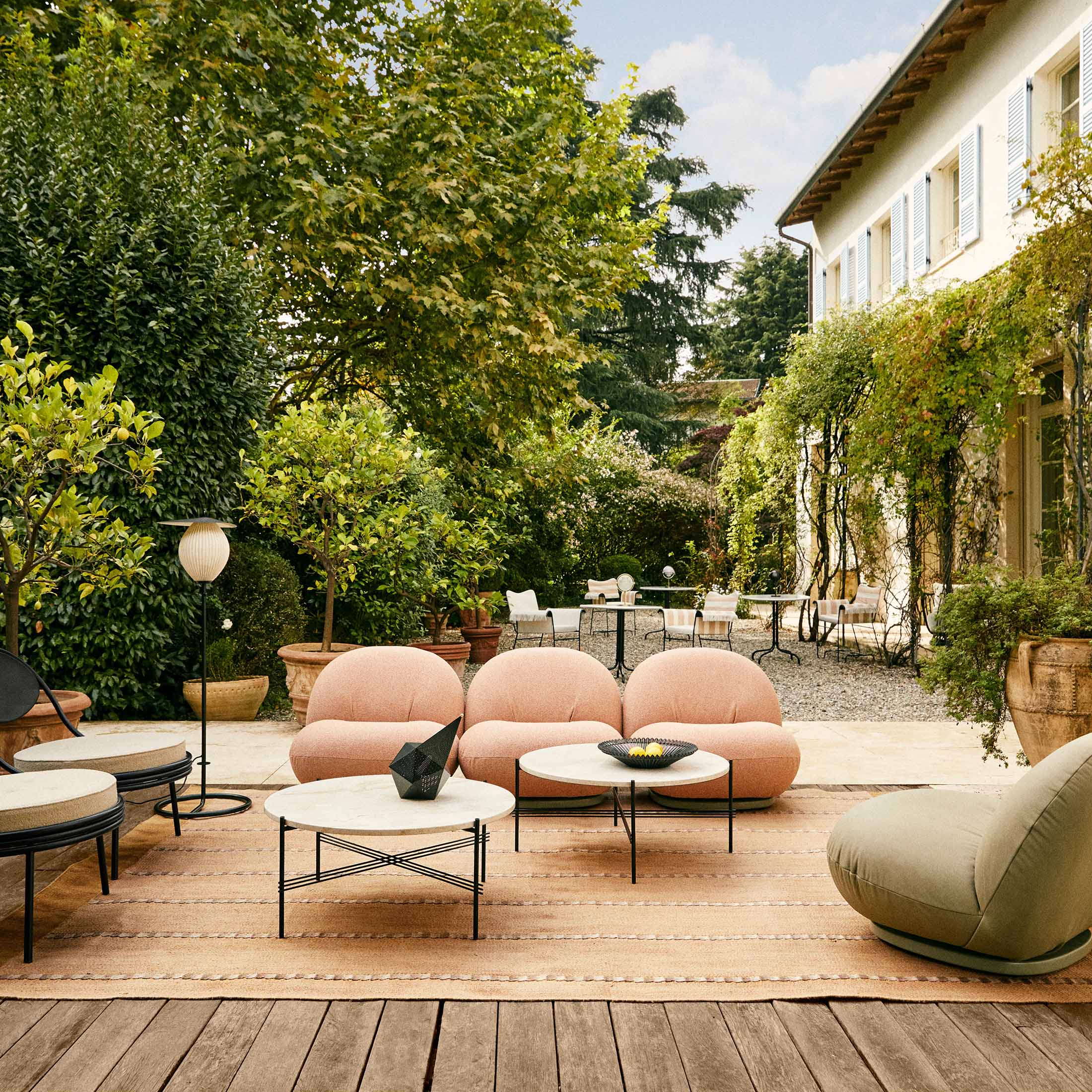 Mobile / Pacha Outdoor Sofa, designed by Pierre Paulin and made by Gubi
