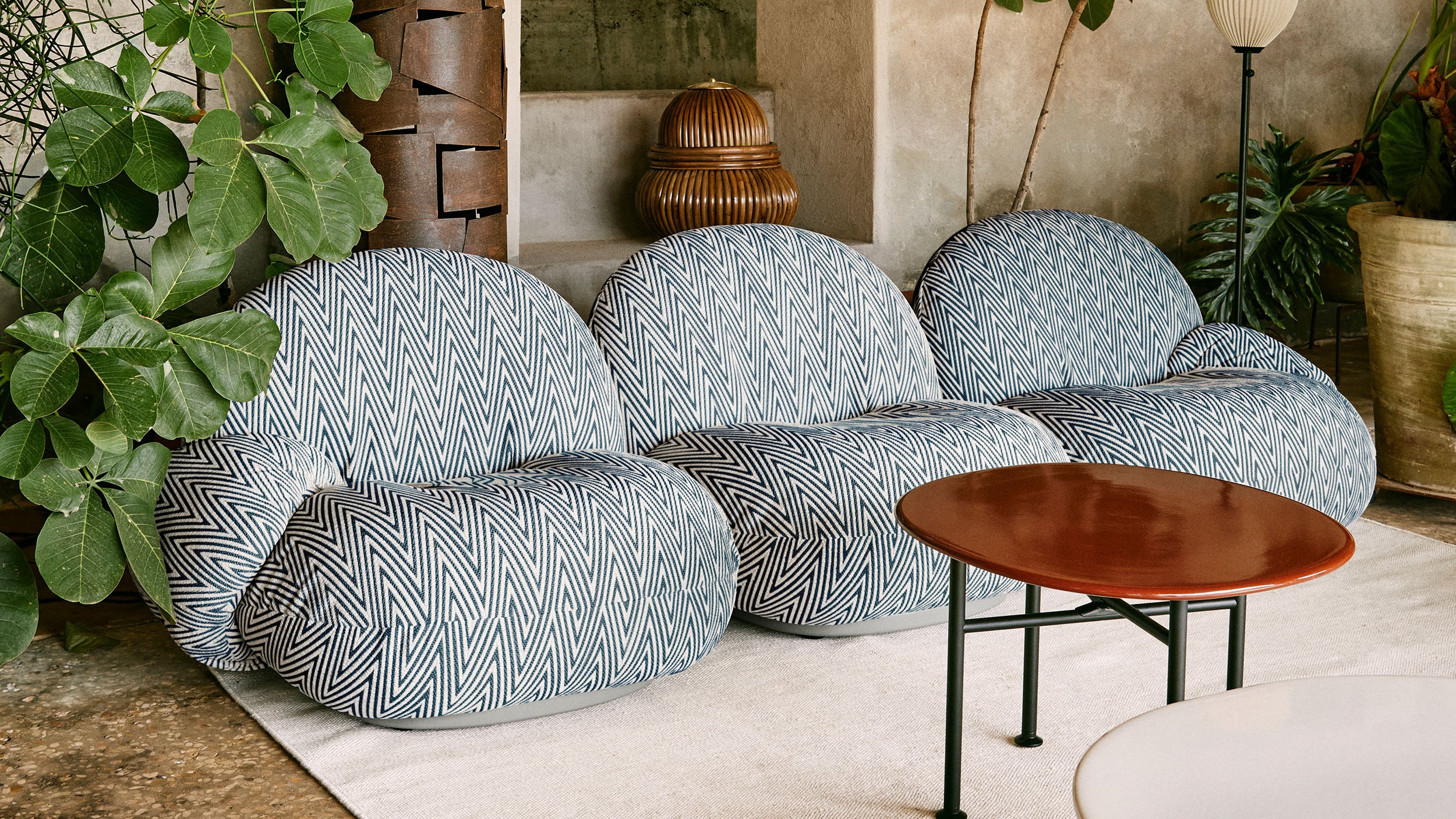 Desktop / Pacha Outdoor Sofa, designed by Pierre Paulin and made by Gubi