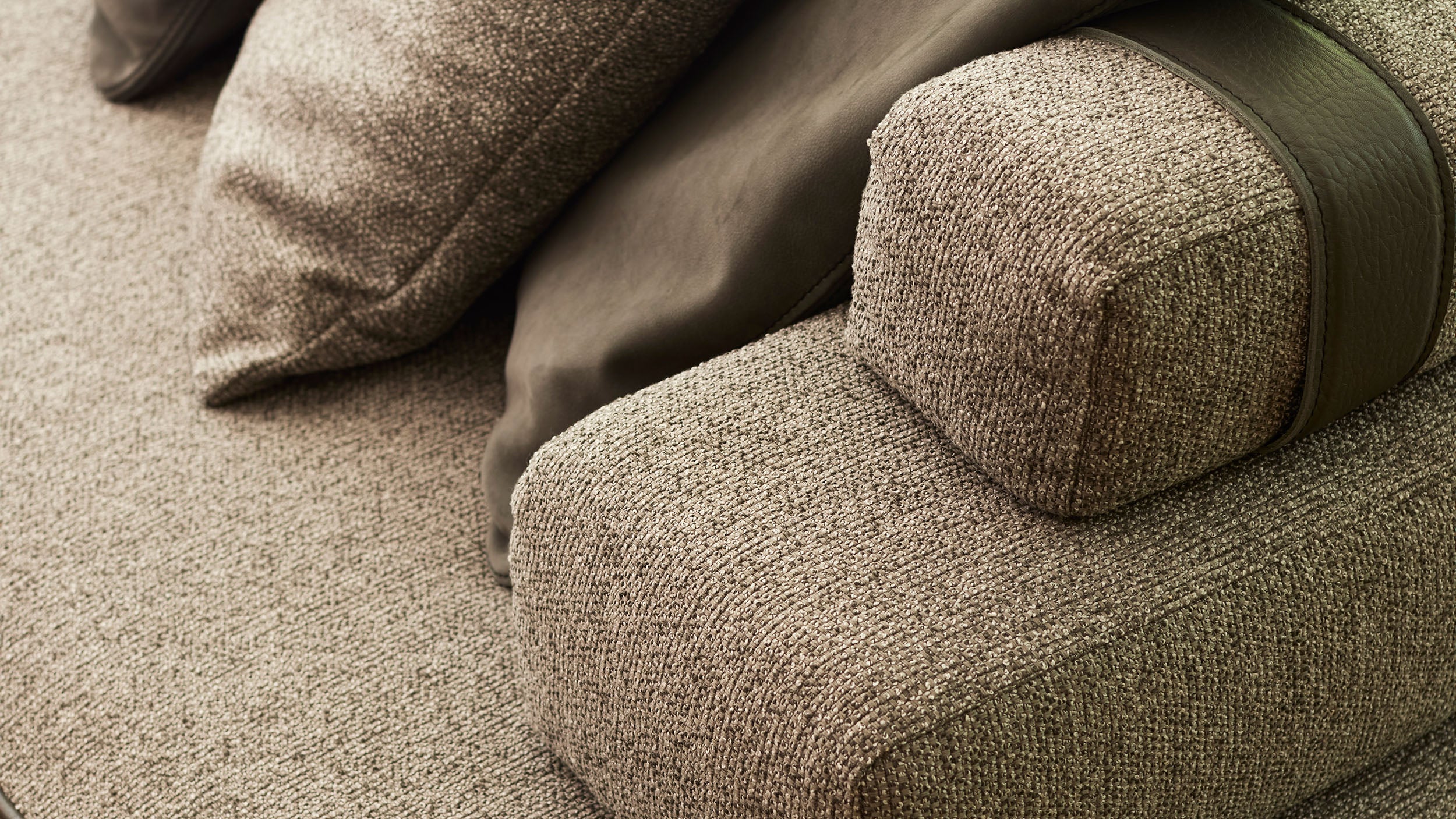 Desktop / Panarea Sofa by Exteta