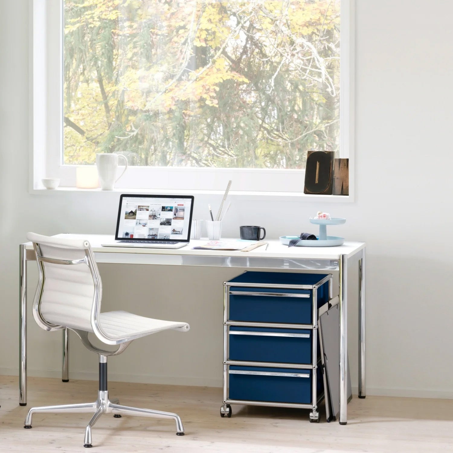 Mobile / Pedestal (V), made by USM Haller