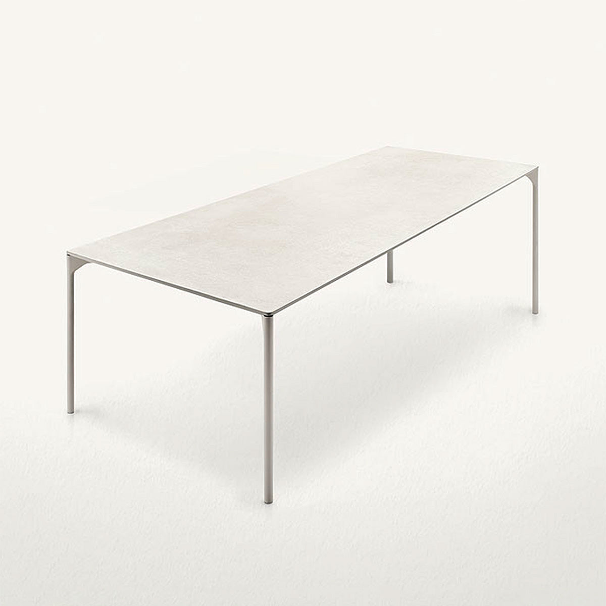 Mobile / Plano Outdoor Dining Table, designed by Francesco Rota for Paola Lenti