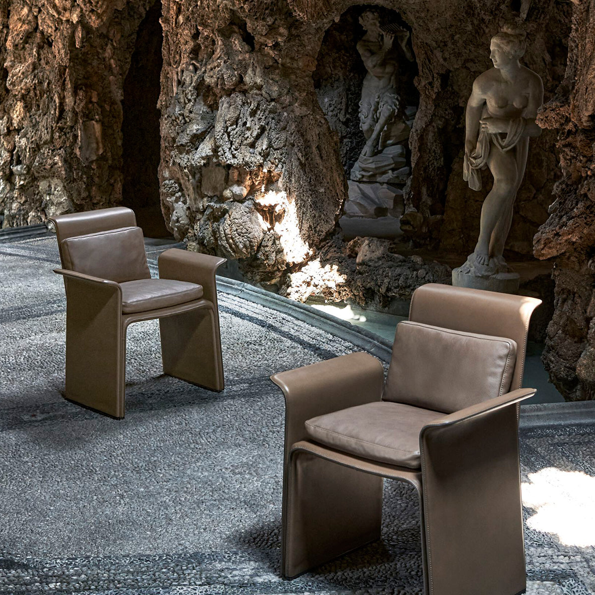 Mobile / Shell Chair by Exteta