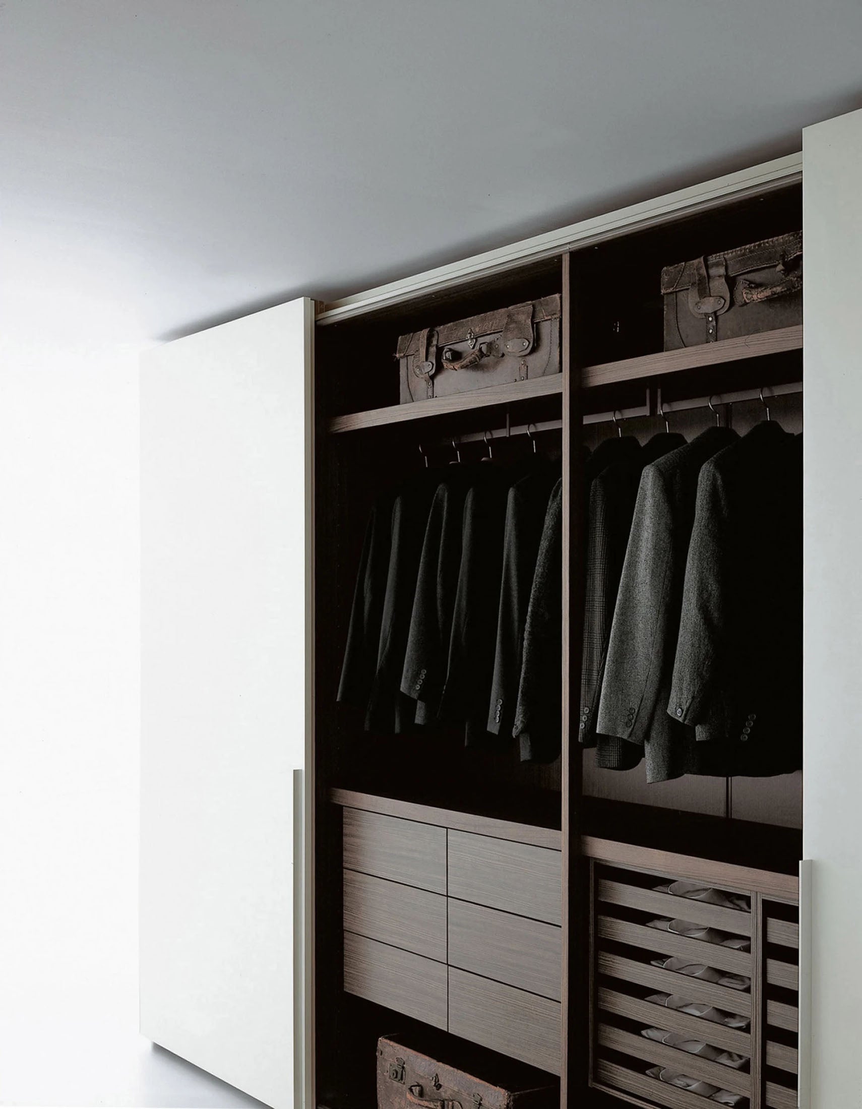 Sliding - Storage Closet by Porro