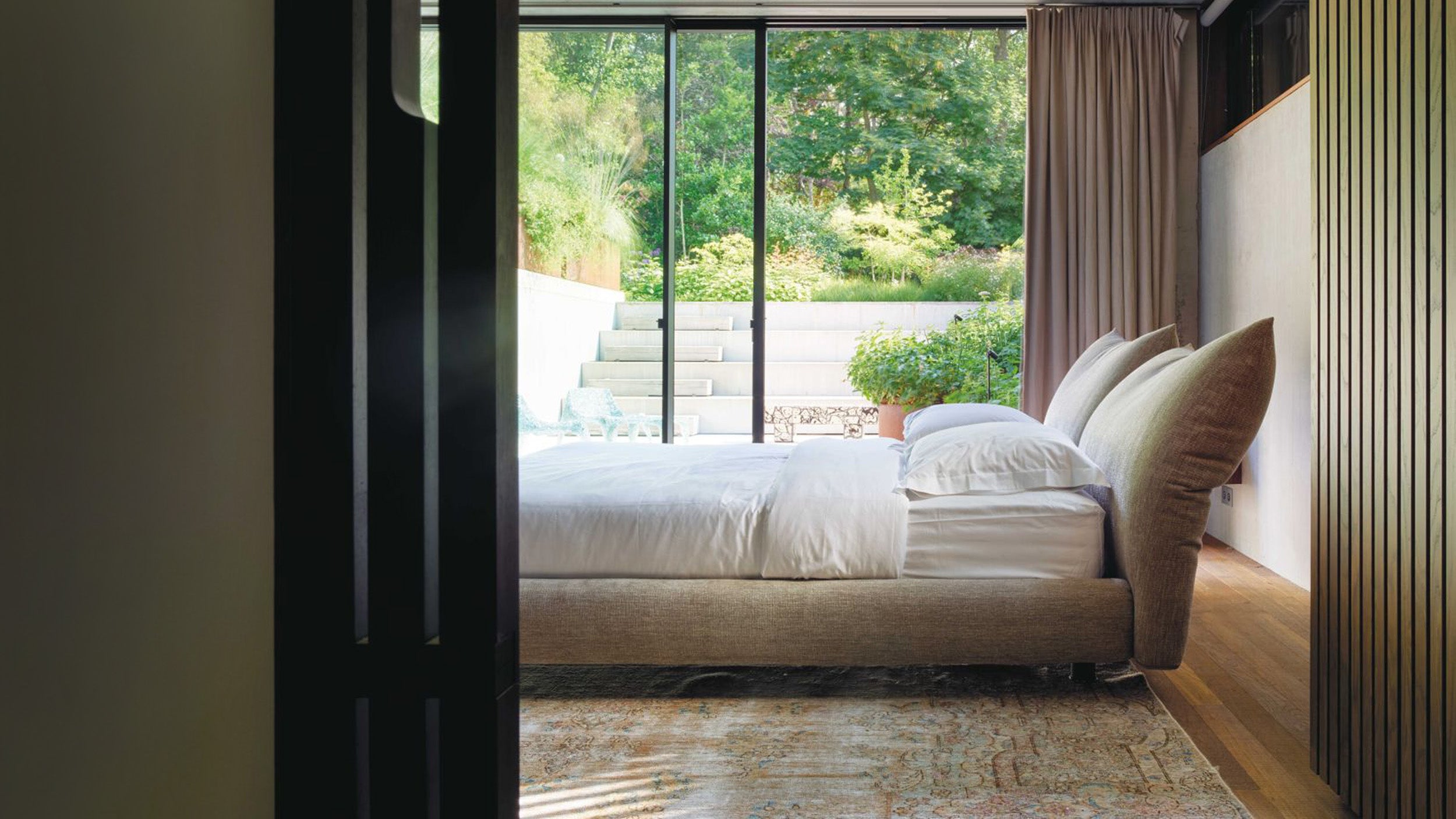 Desktop / Stand By Me Bed, designed by Francesco Binfare for Edra