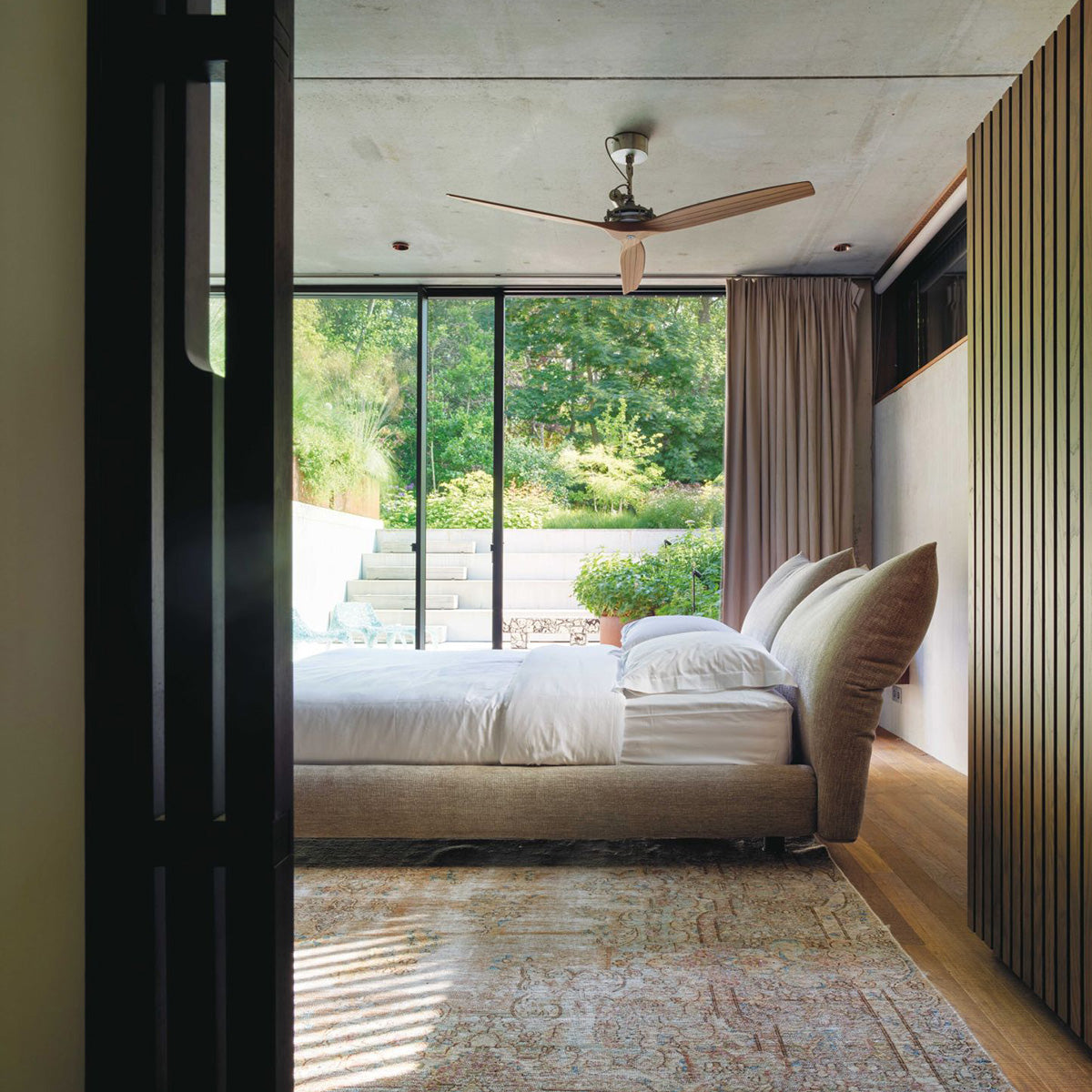 Mobile / Stand By Me Bed, designed by Francesco Binfare for Edra