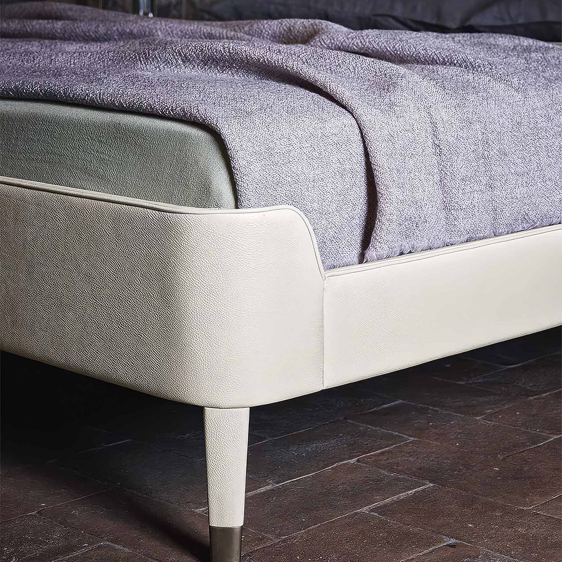 Poltrona Frau Bed Suzie Wong Bed