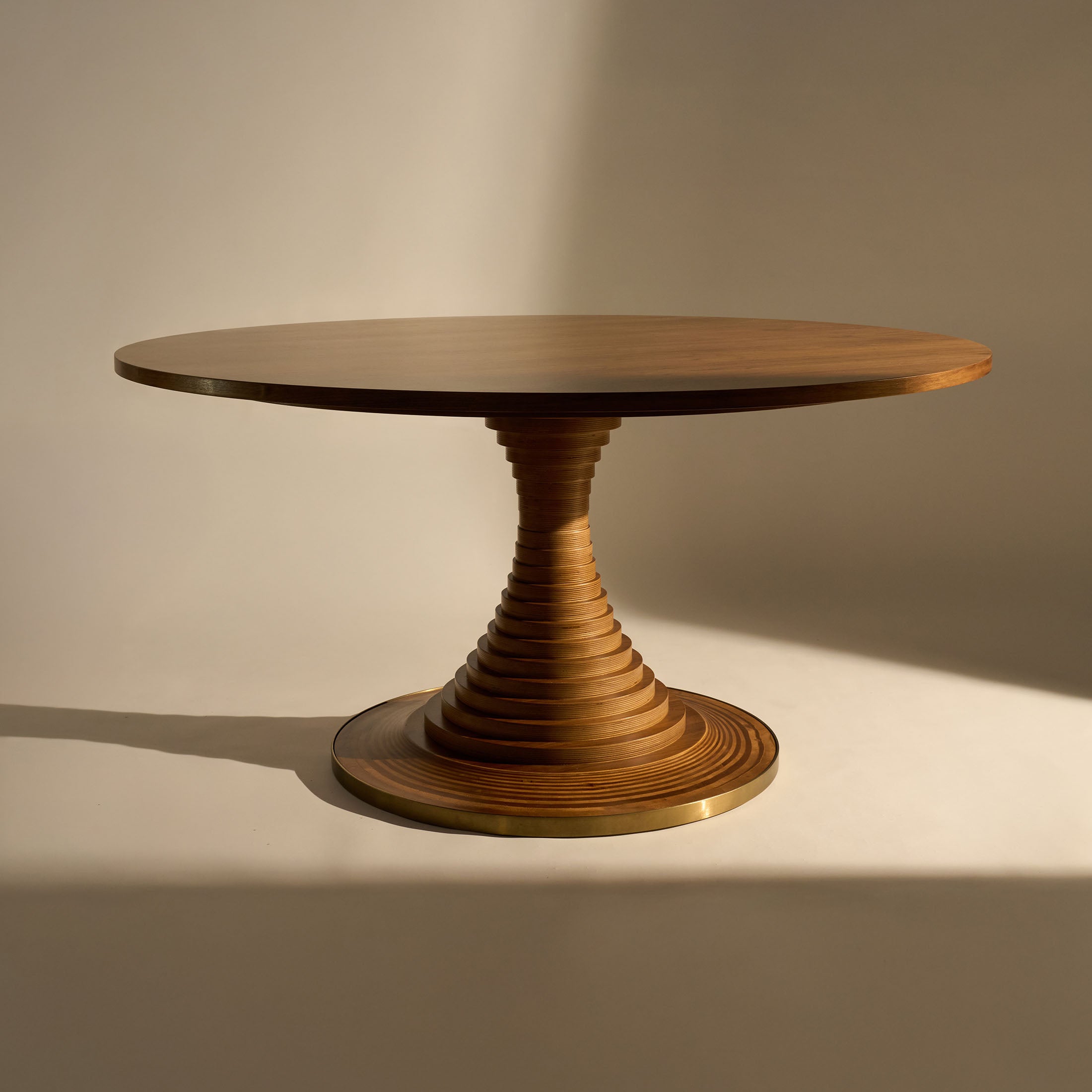 Mobile / Tavolo a Dischi Dining Table, designed by Carlo de Carli and made by Gubi