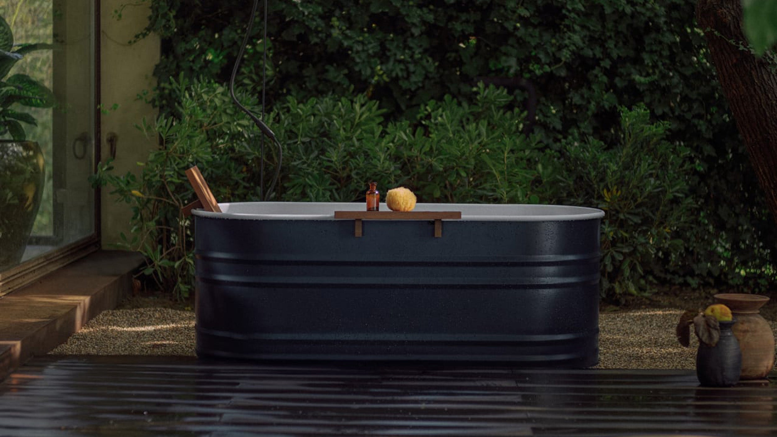 Desktop / Vieques Bathtub, designed by Patricia Urquiola for Agape