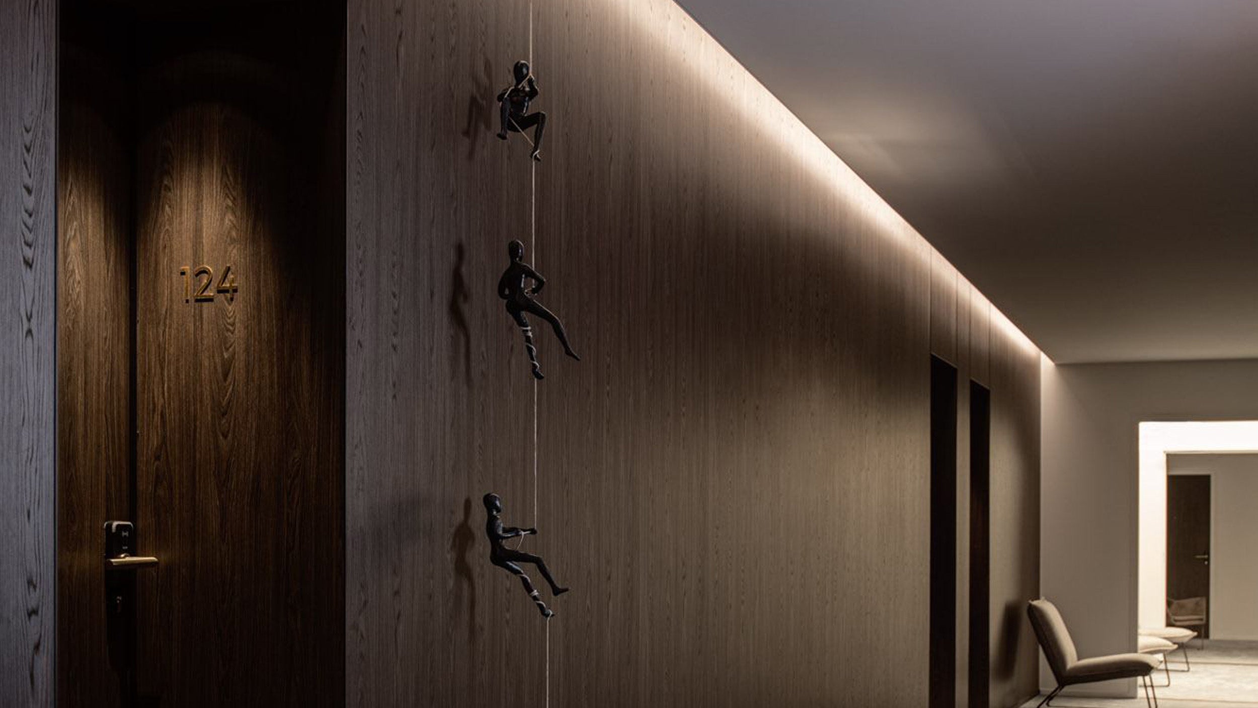 Desktop / We Can Do It Bronze Sculpture, designed by Pantaleo Musaro for Gardeco