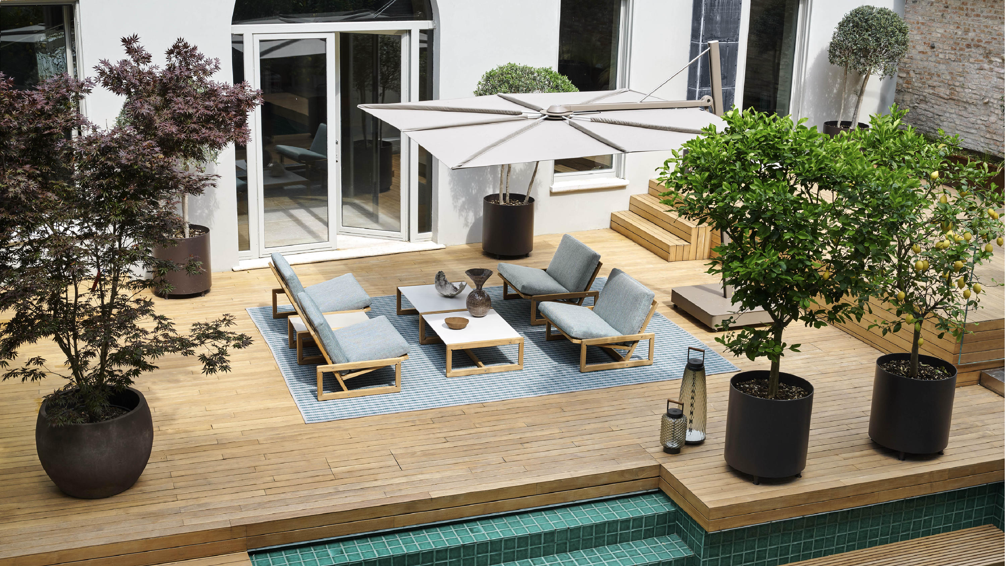 Desktop / WhiteMenu / parasol, designed by Dirk Wynants made by Cassina
