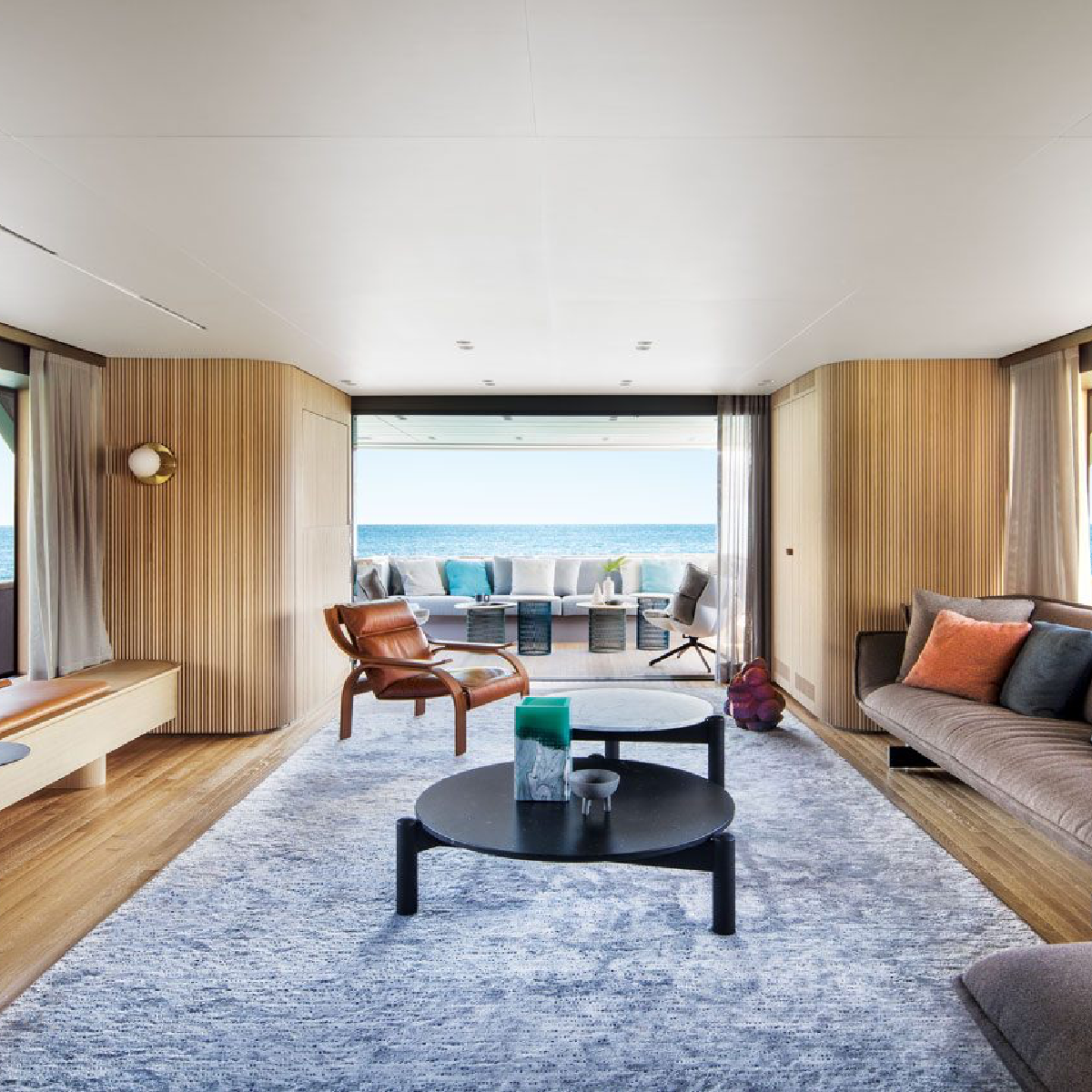 Mobile / WhiteMenu / Table a Plateau, designed by Charlotte Perriand made by Cassina