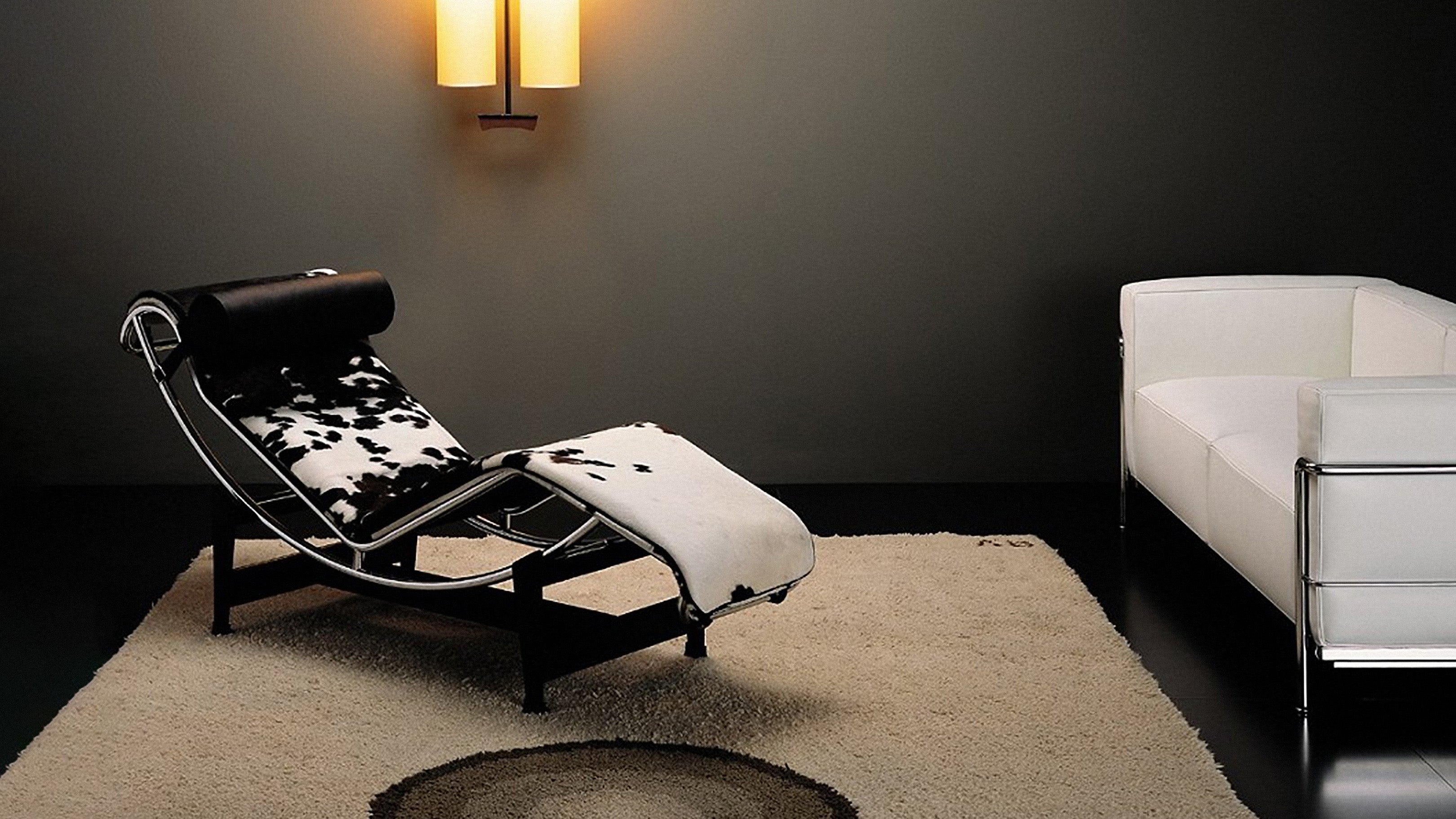 Black Hair-On Leather / Desktop / 4 Chaise Longue à Réglage Continu, Noire, Durable, designed by Le Corbusier, Pierre Jeanneret, Charlotte Perriand made by Cassina