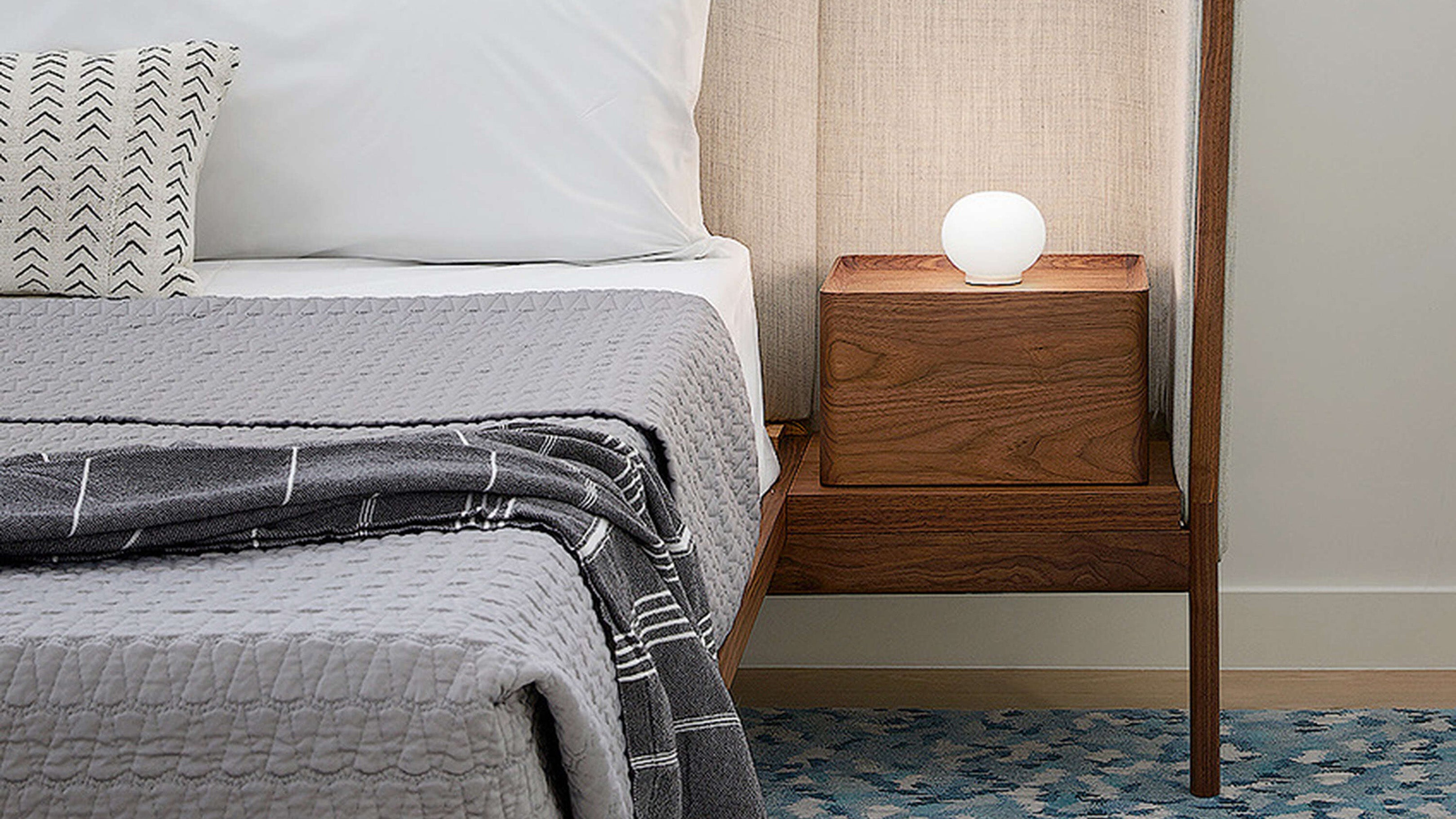 Desktop / Mini Glo-Ball Table Lamp designed by Jasper Morrison made by Flos