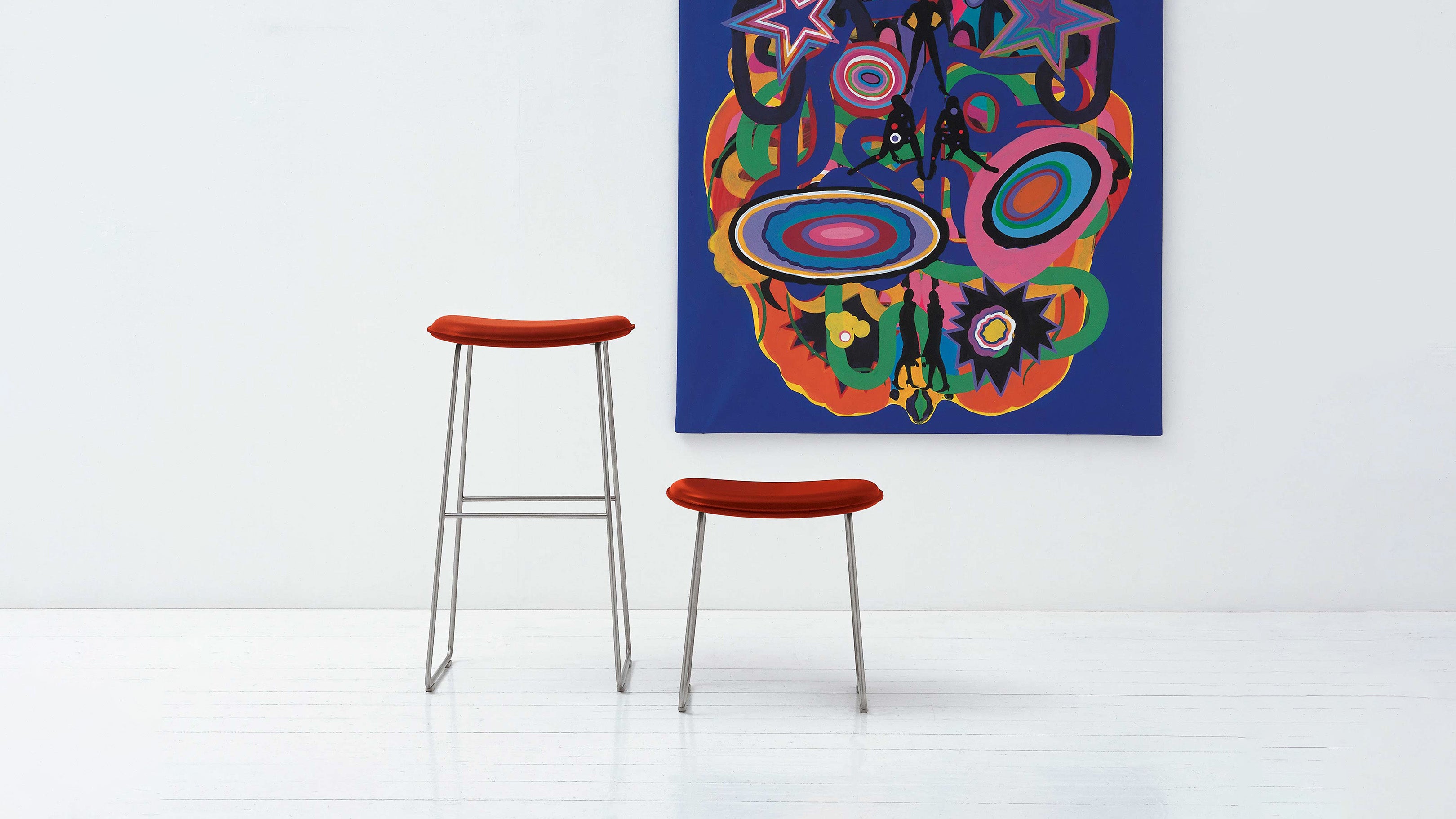 Desktop / Morrison Stool, designed by Jasper Morrison made by Cappellini