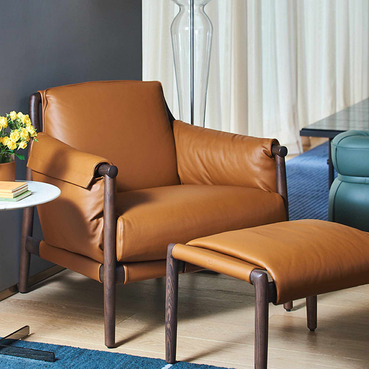 Mobile / Times Lounge Armchair, designed by Spalvieri and Del Ciotto made by Poltrona Frau