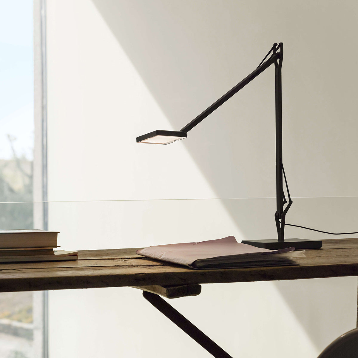 Black / Mobile / Kelvin LED Desk Lamp, designed by Antonio Citterio and Toan Nguyen made by Flos