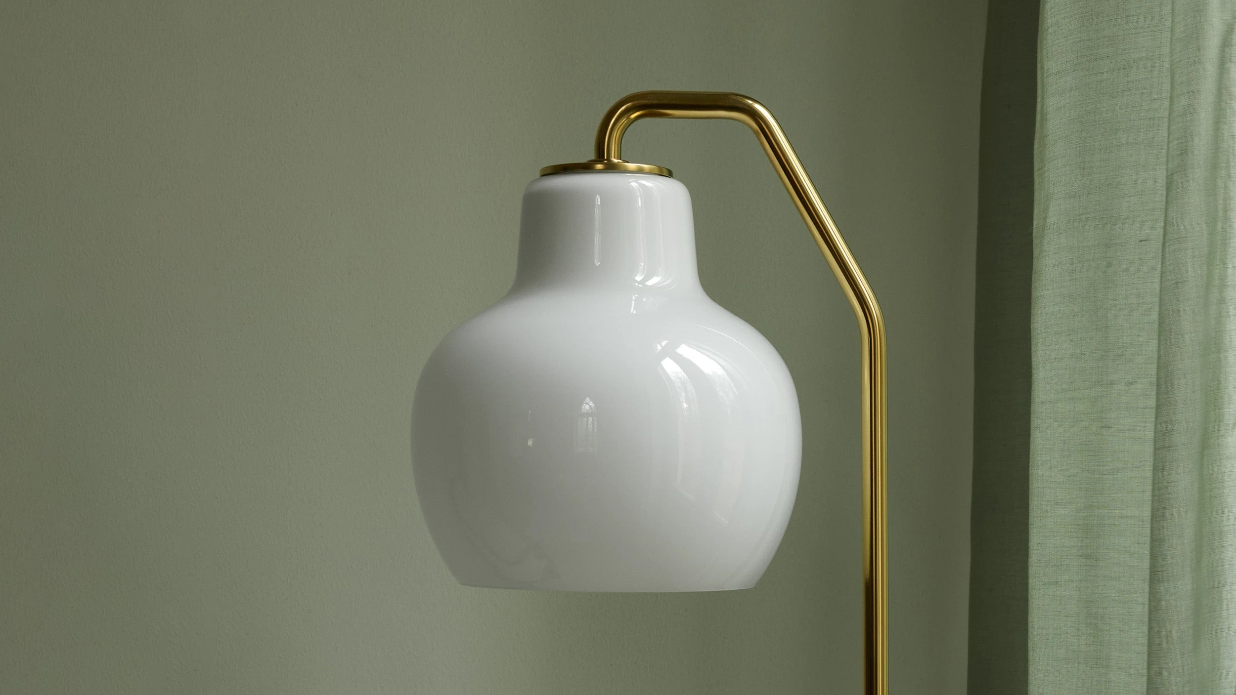 Desktop / VL Ring Crown Floor Lamp, designed by Vilhelm Lauritzen for Louis Poulsen
