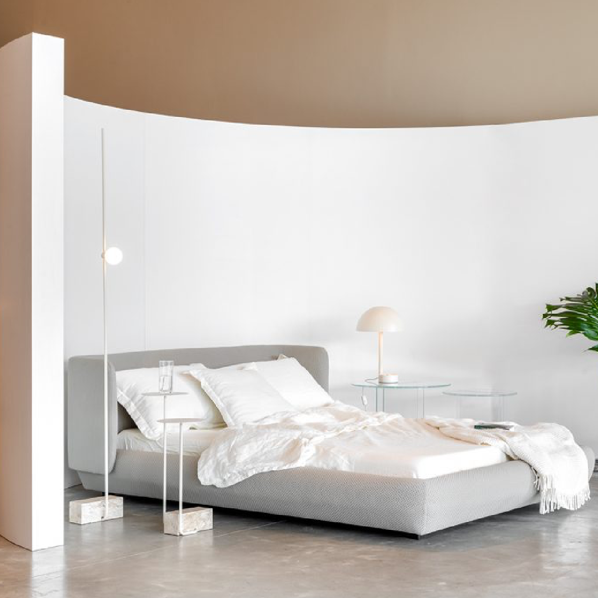 Mobile / WhiteMenu / Baixa, designed by Guilherme Wentz