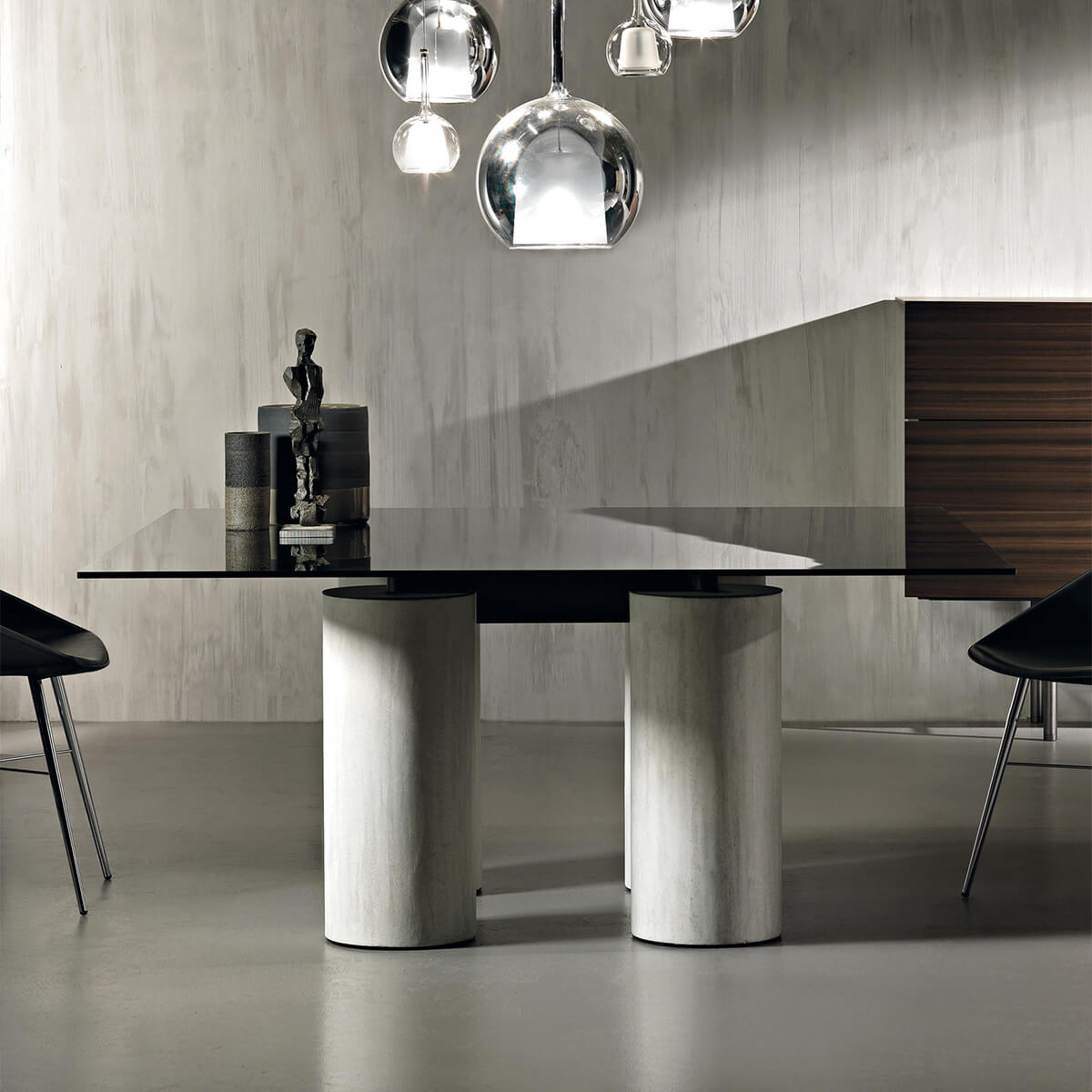Mobile / WhiteMenu / Serenissimo Table, designed by Lella & Massimo Vignelli, David Law
