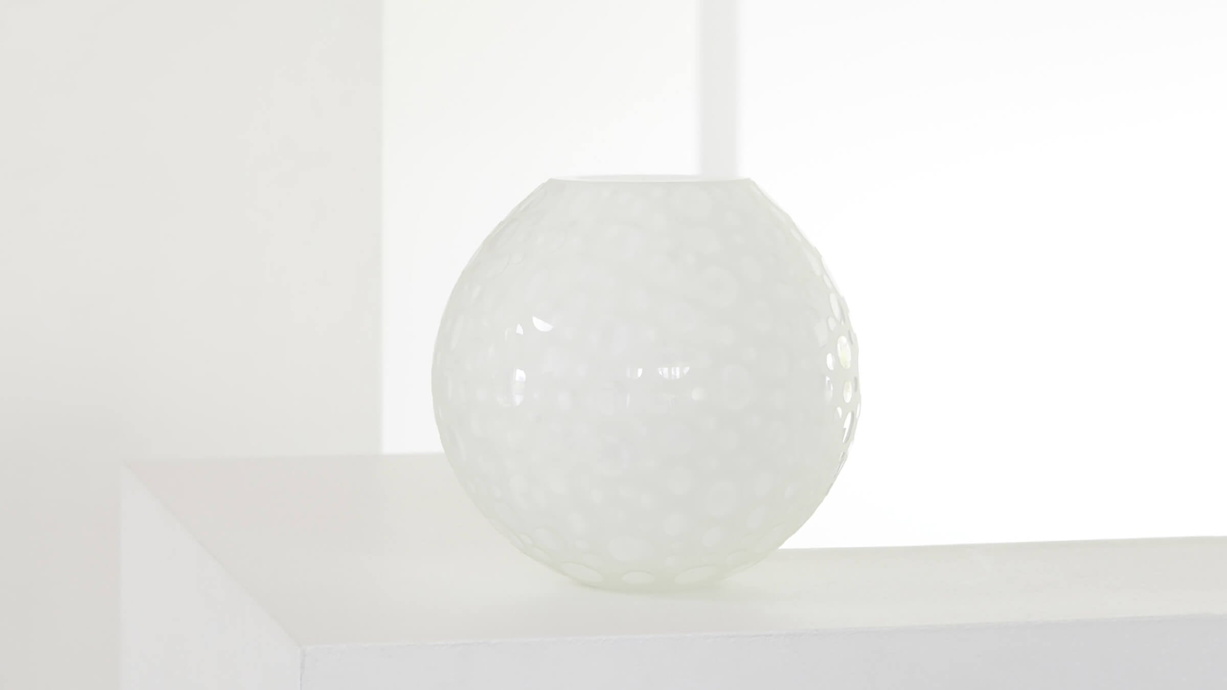 White / Desktop / BlackMenu / Billy Crystal Glass Vase, designed by Klaar Prims