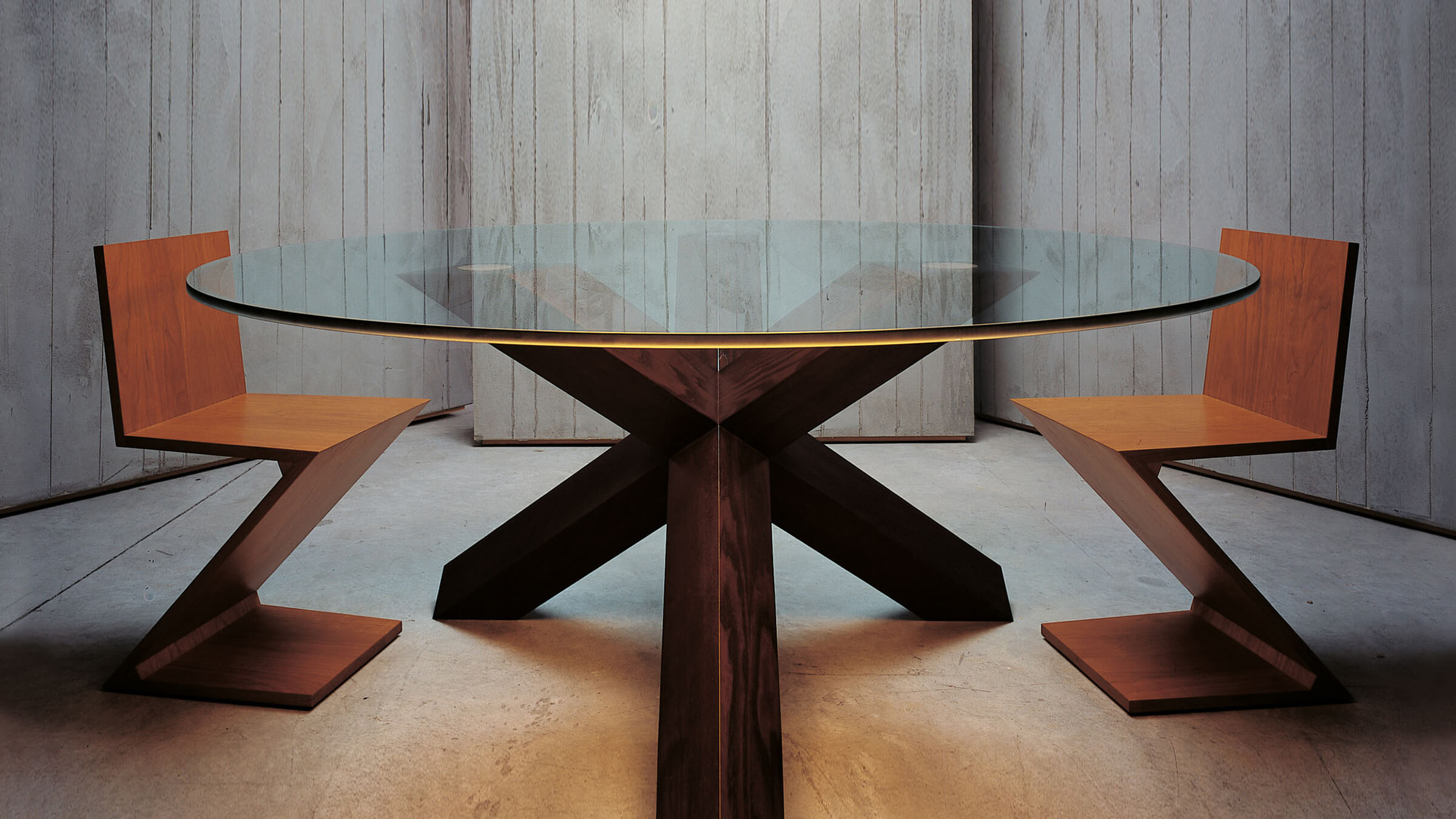 Natural Cherry / Desktop / WhiteMenu / 280 Zig Zag Chair Designed by Gerrit Rietveld for Cassina