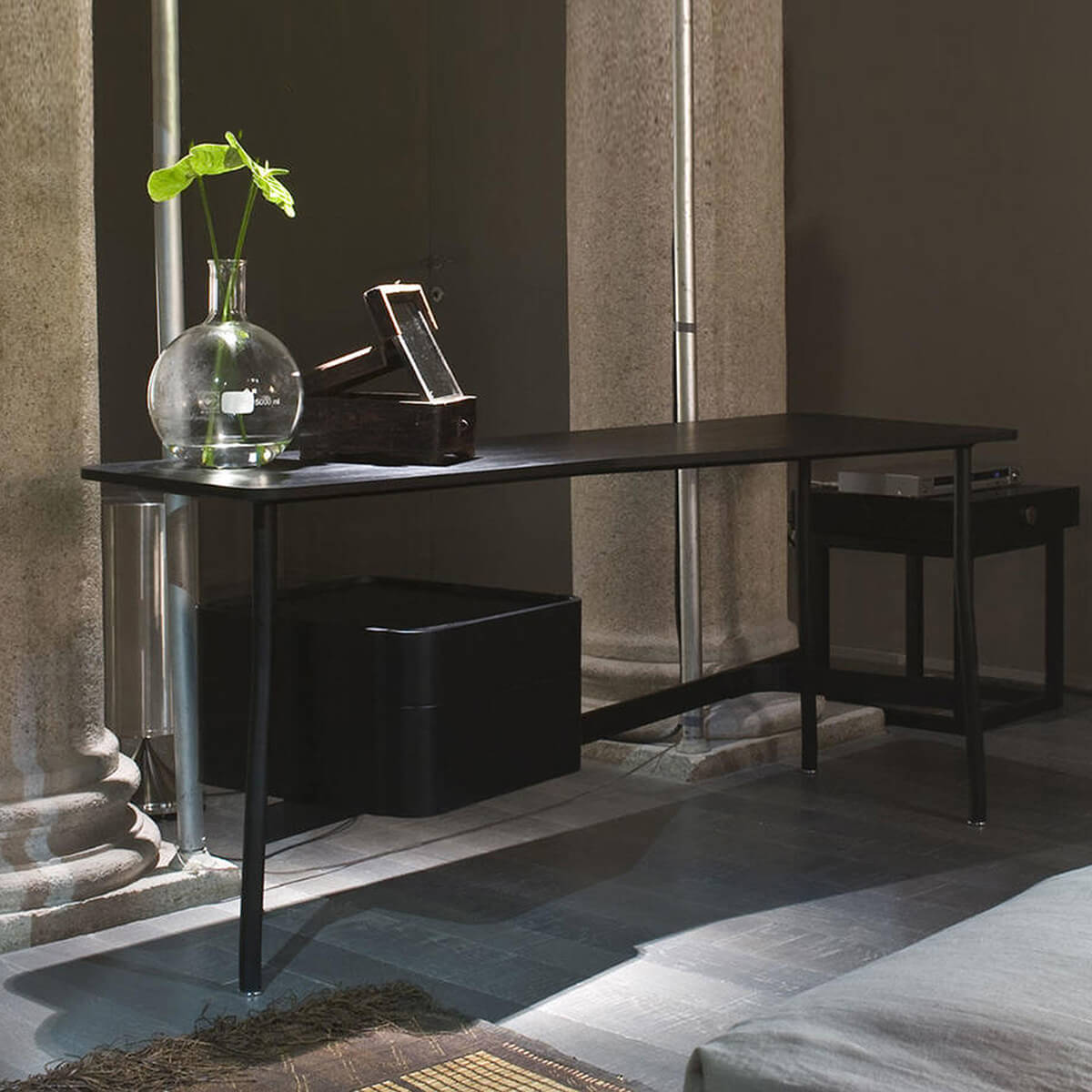 Left Side Drawer Cabinet / Mobile / WhiteMenu / L40 Sled Desk, designed by Rodolfo Dordini made by Cassina