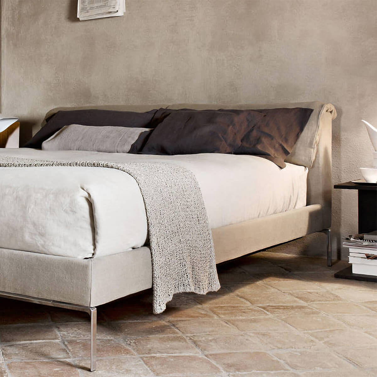 GeneralOption / Mobile / WhiteMenu / Moov Bed designed by Piero Lissoni made by Cassina