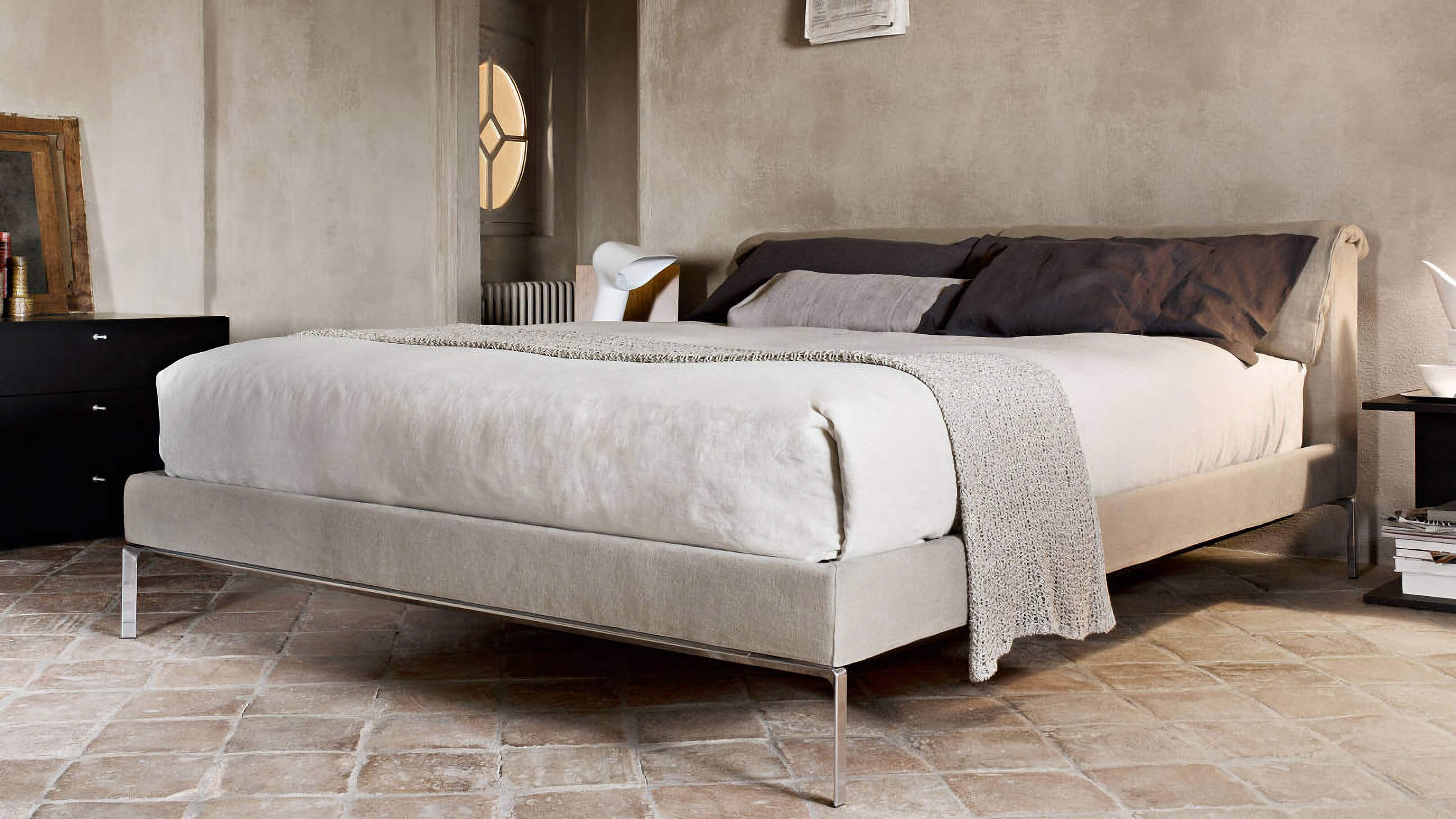 GeneralOption / Desktop / WhiteMenu / Moov Bed designed by Piero Lissoni made by Cassina