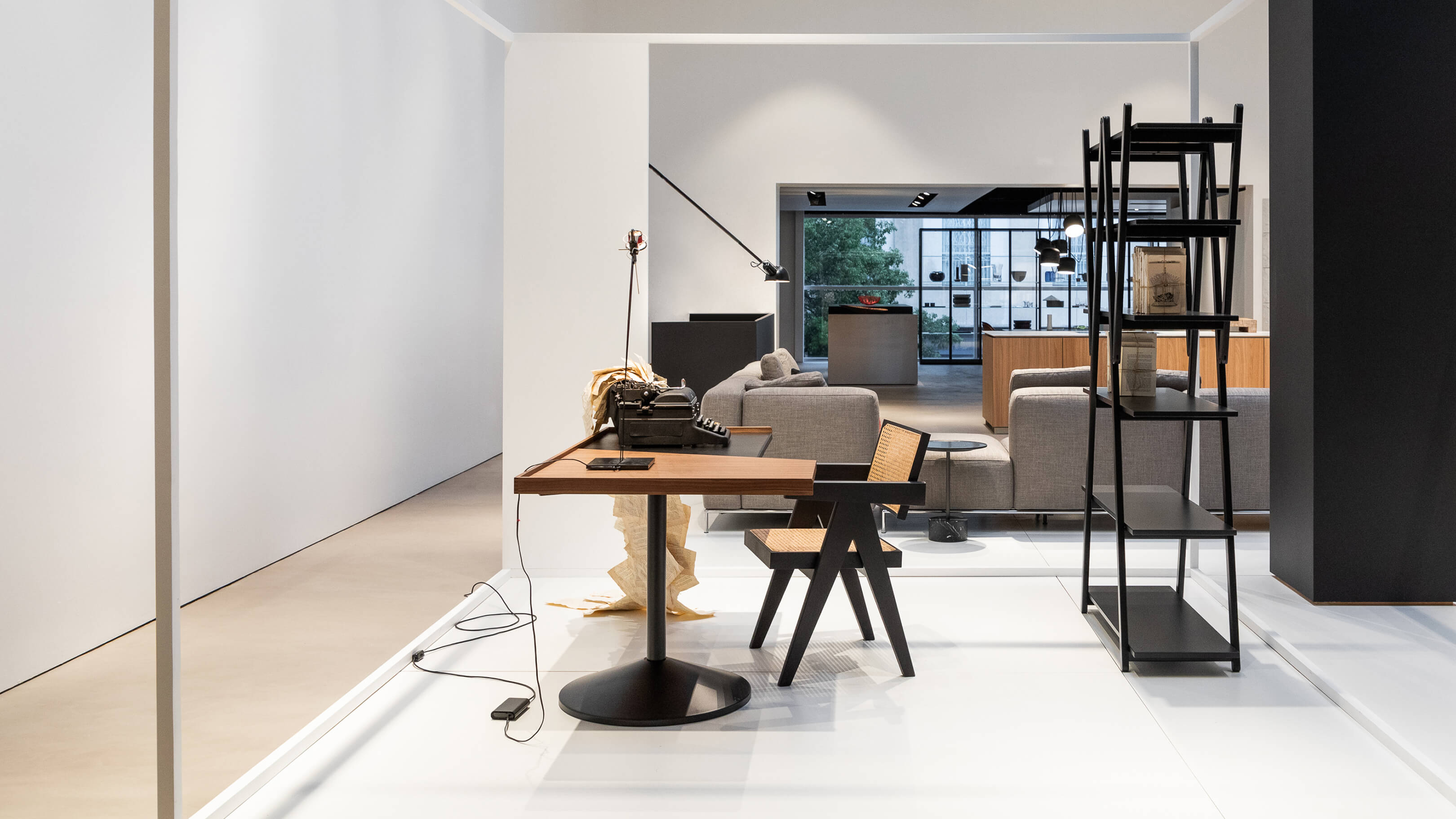 Desktop / BlackMenu / Stradera Desk, designed by Franco Albini made by Cassina