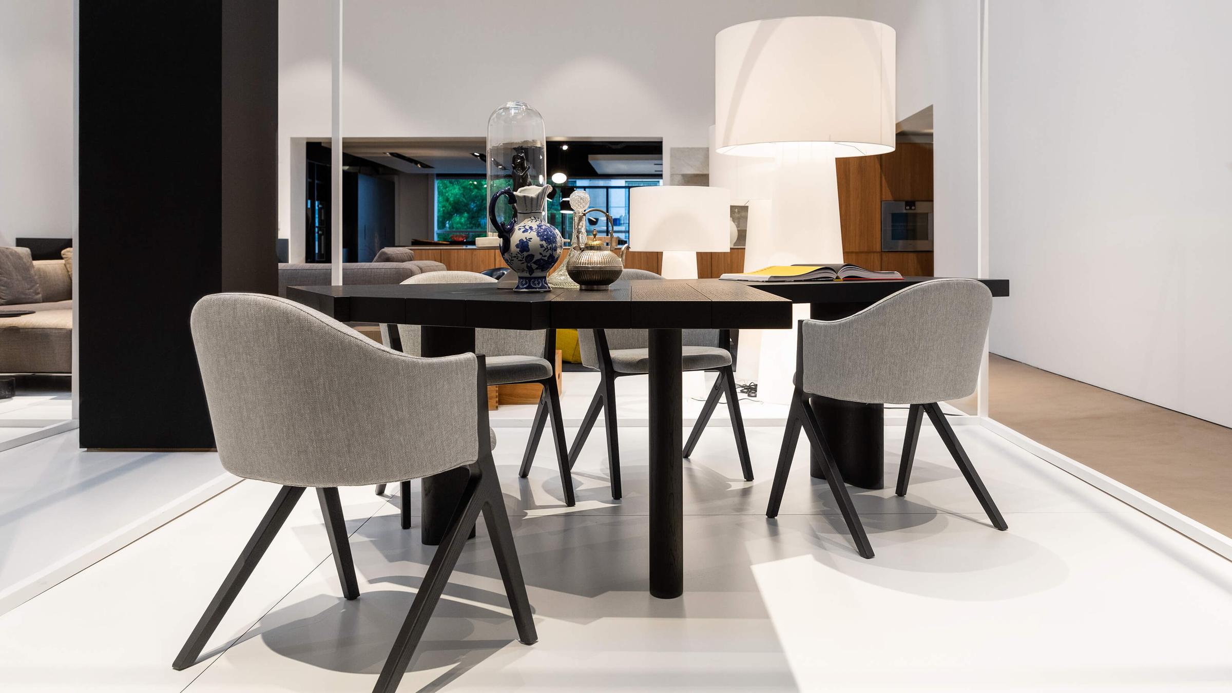 Cassina Table Ventaglio Table