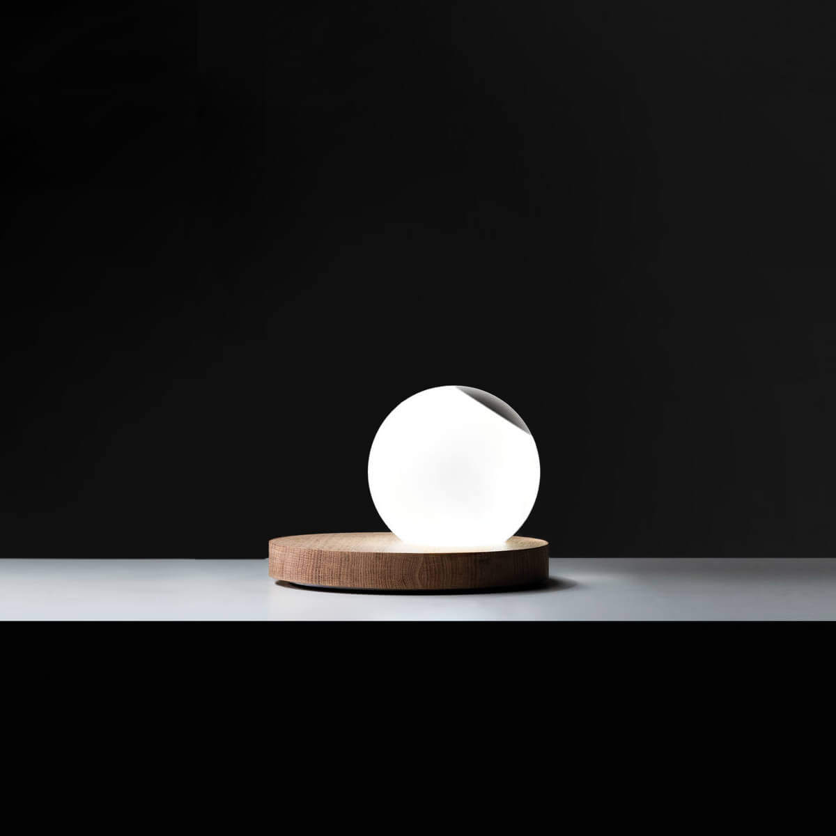 Mobile / WhiteMenu / Pigreco Table Lamp, designed by Davide Groppi
