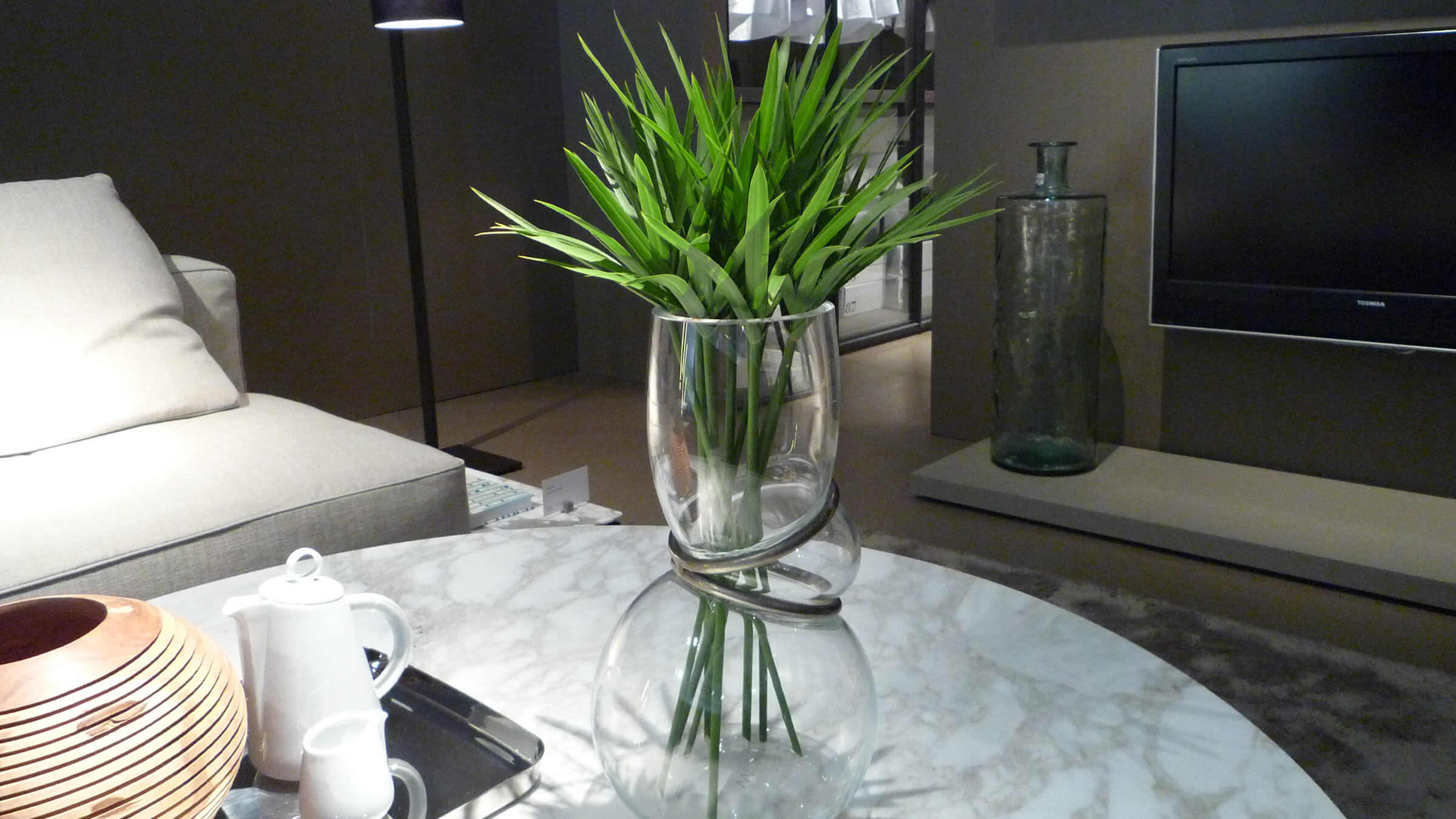 GeneralOption / Desktop / BlackMenu / Double Ring Vase, designed by Vanessa Mitrani