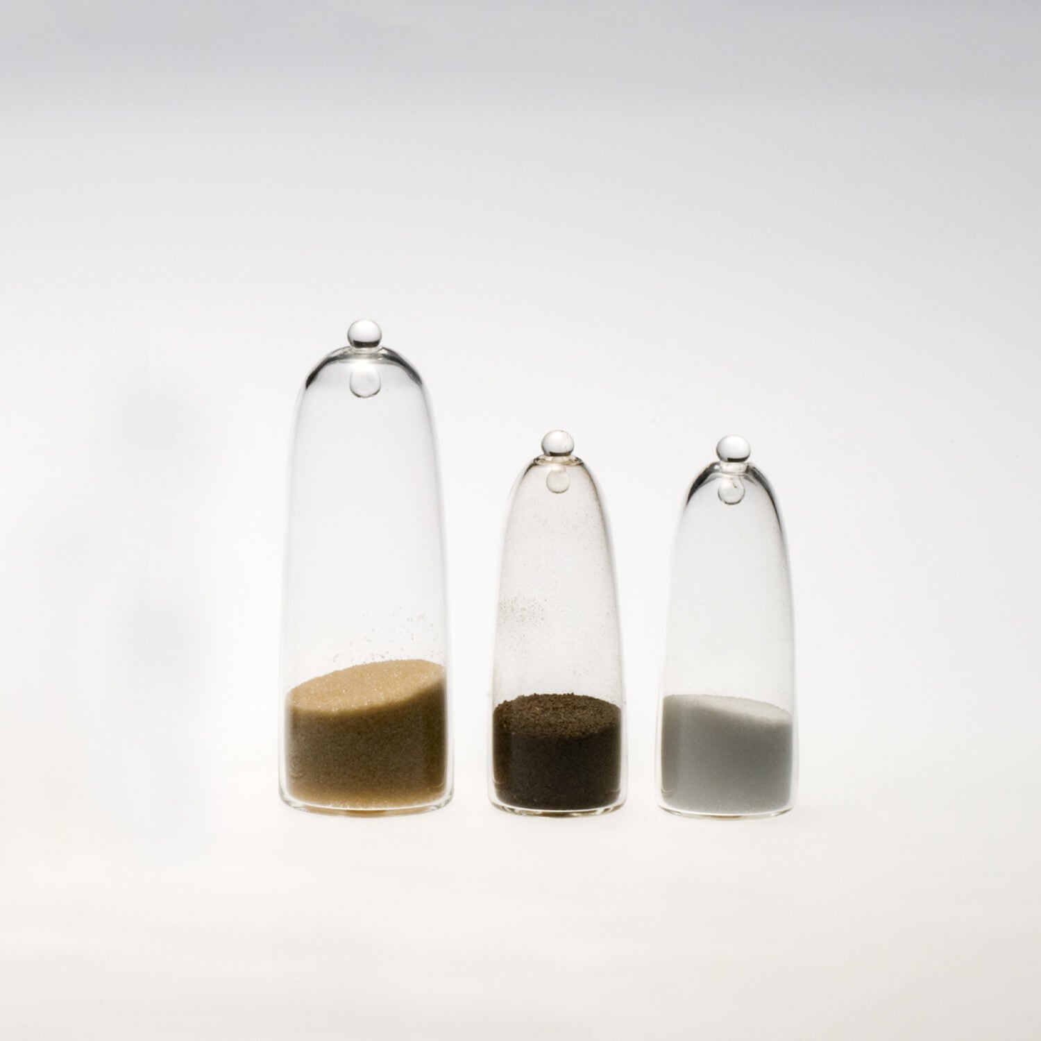 GeneralOption / Mobile / BlackMenu / En Coulisses Shakers, designed by Laurence Brabant