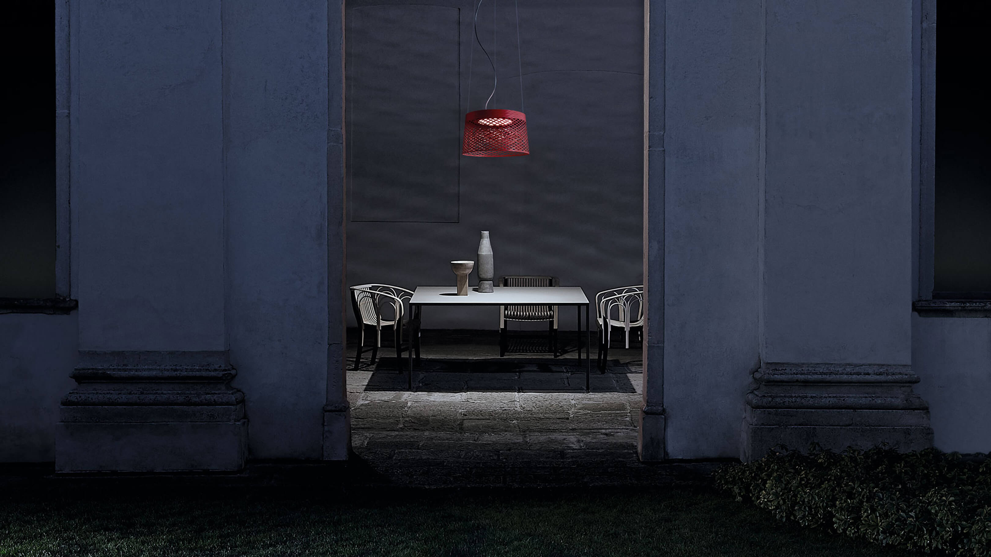 Desktop / WhiteMenu / Twiggy Grid Outdoor, designed by Mark Sadler