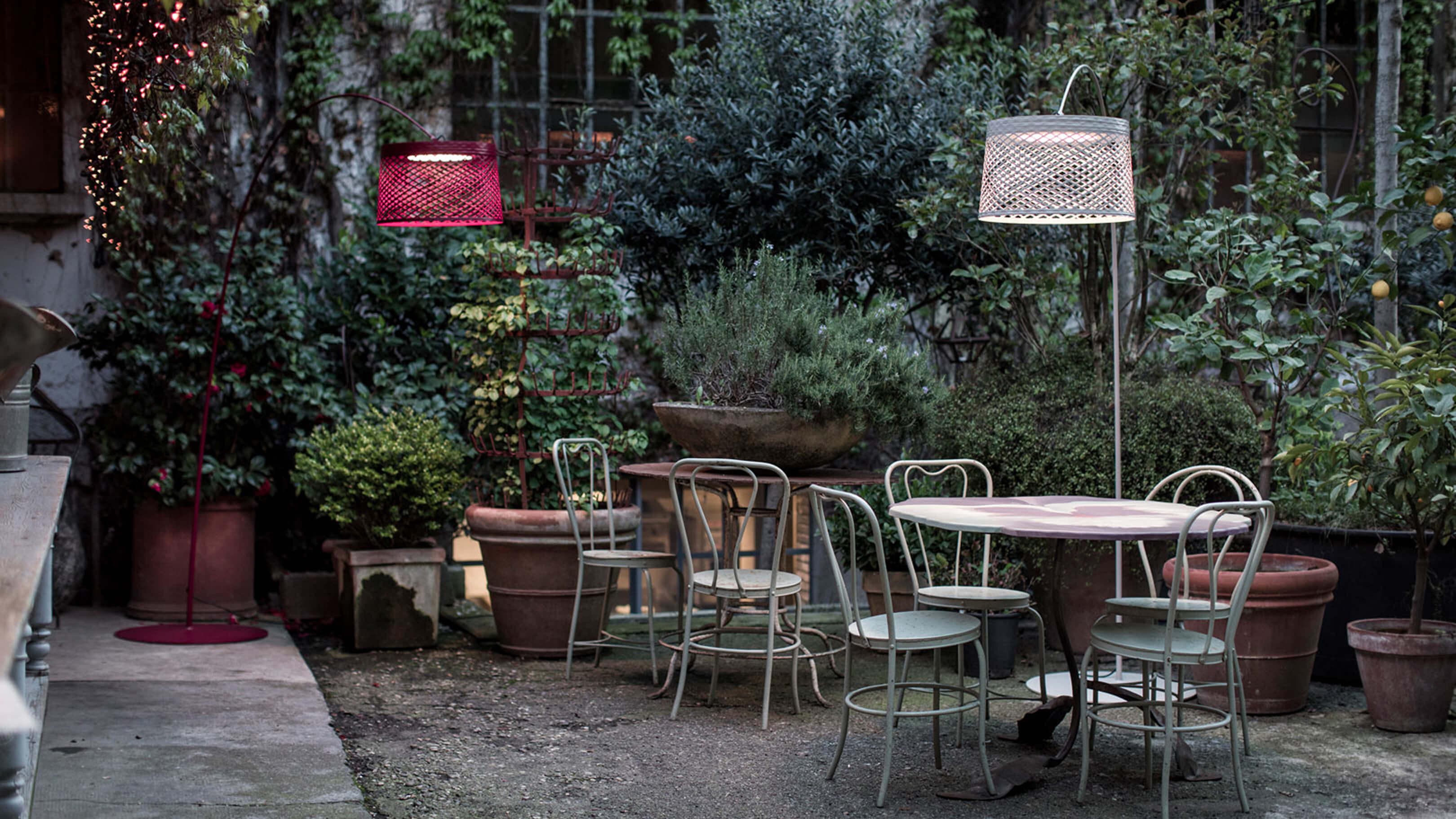 Desktop / WhiteMenu / Twiggy Grid Outdoor, designed by Mark Sadler
