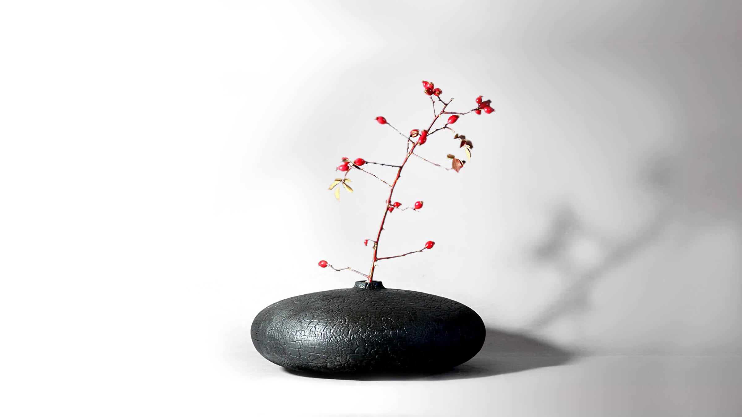Galet 1 / Desktop / BlackMenu / Galet Vases By Natacha Heitz