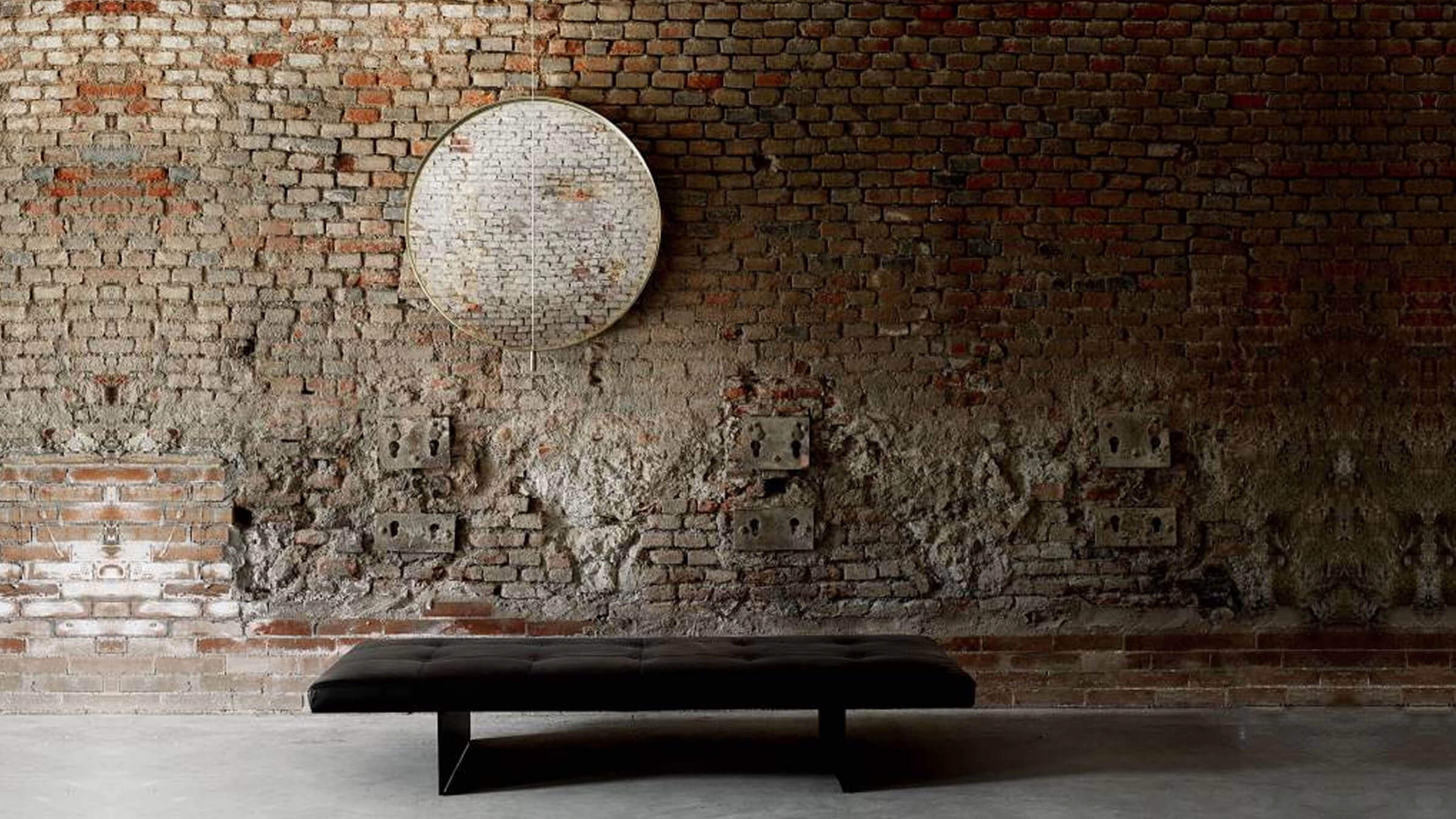 Desktop / WhiteMenu / Galileo Mirror, designed by Mario Ferrarini made by Living Divani