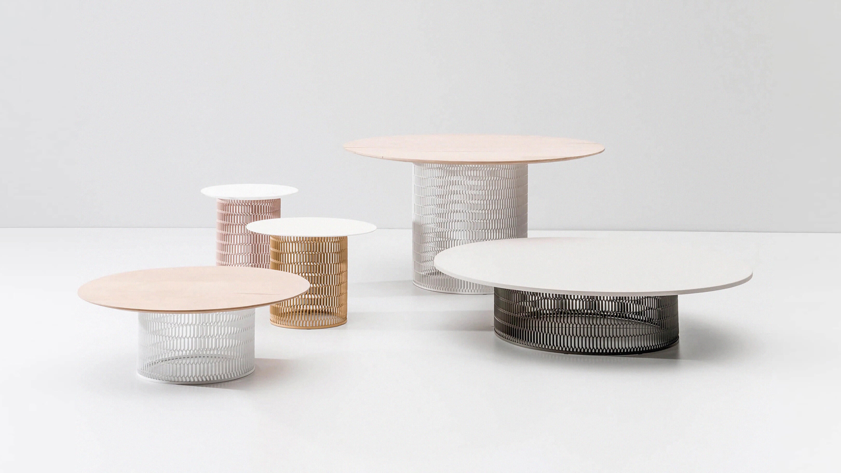 Desktop / BlackMenu / Mesh Table, designed by Patricia Urquiola