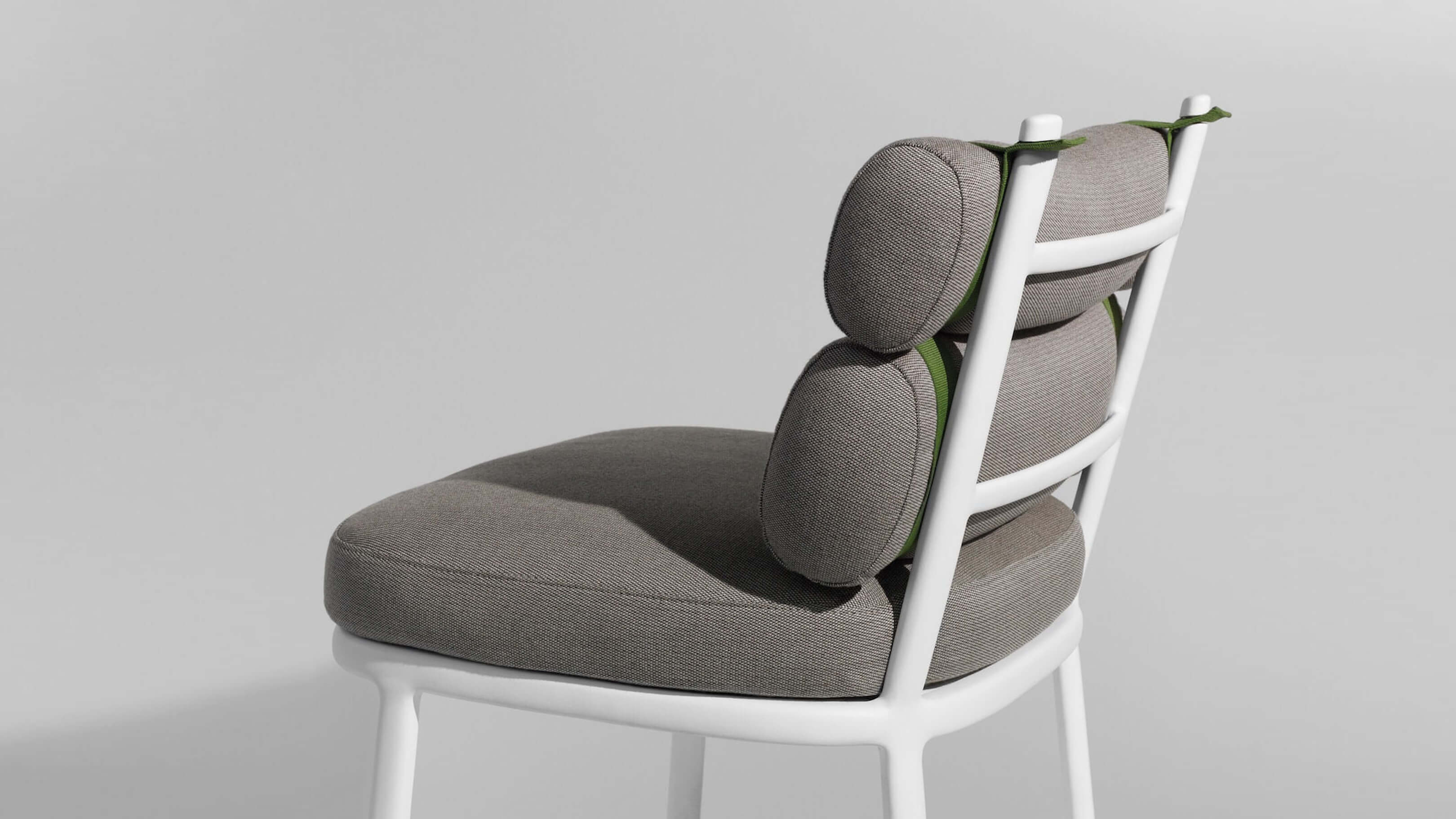 Desktop / BlackMenu / Roll Club Chair, designed by Patricia Urquiola