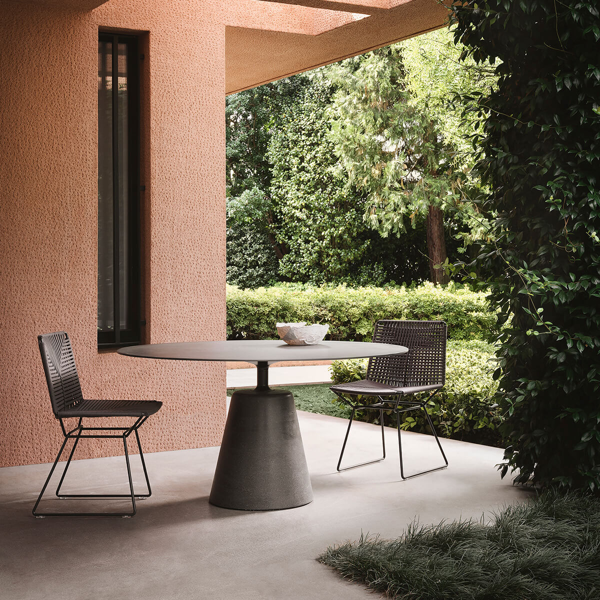 Mobile / BlackMenu / Rock Table designed by Jean-Marie Massaud
