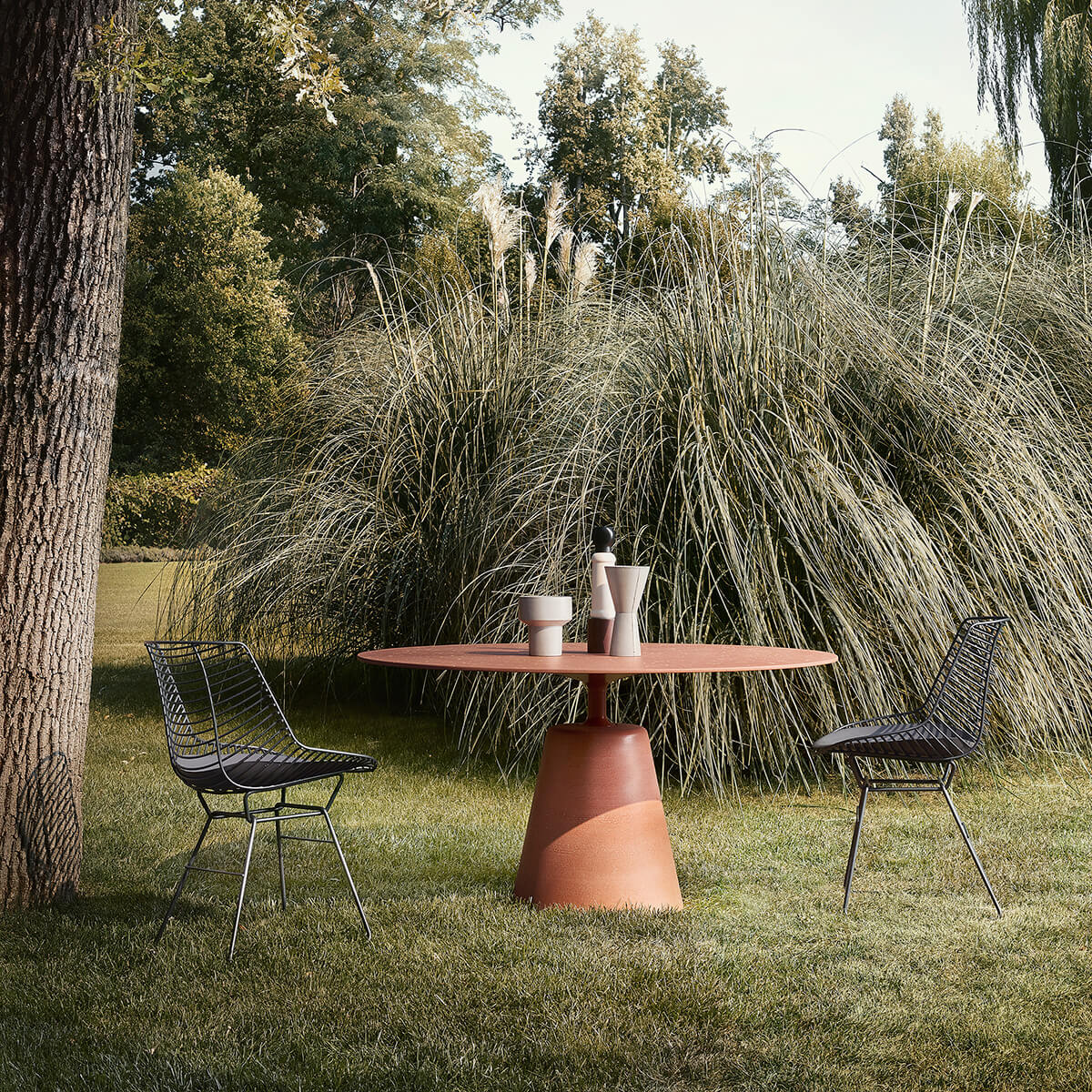 Mobile / BlackMenu / Rock Table designed by Jean-Marie Massaud