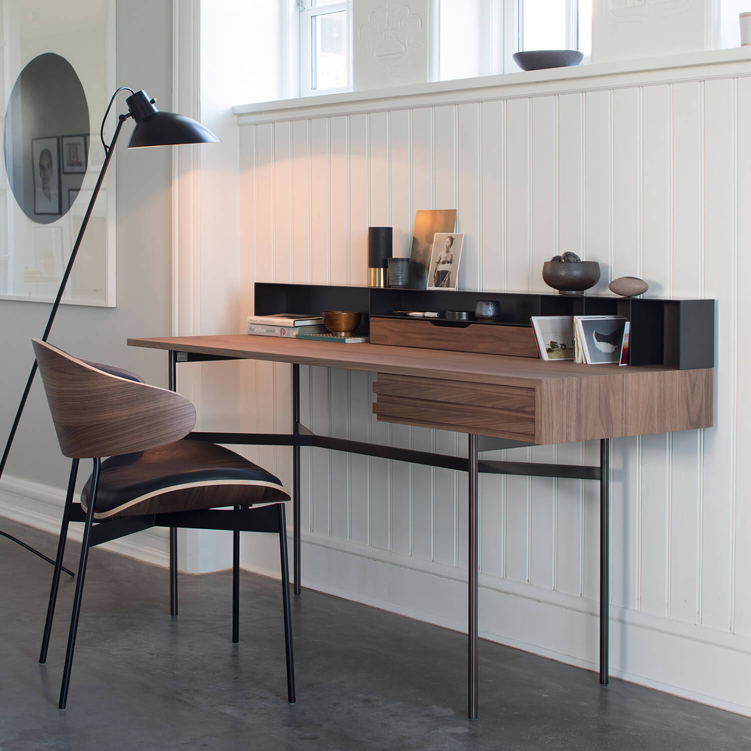 Mobile / BlackMenu / Harri Writing Desk
