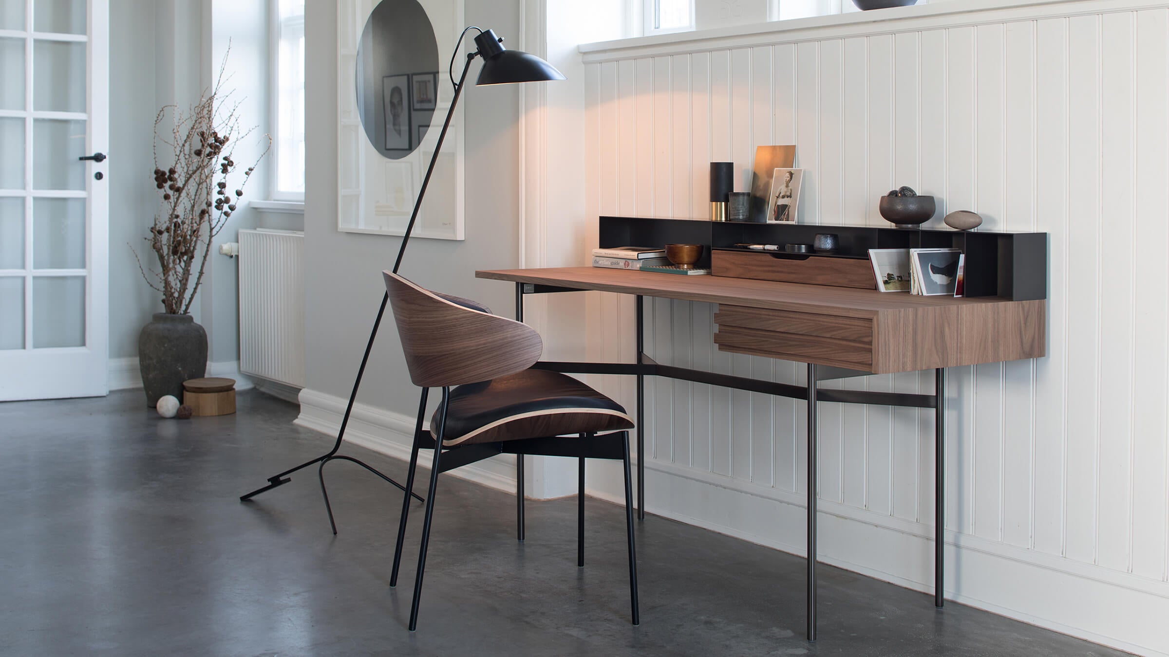 Desktop / BlackMenu / Harri Writing Desk