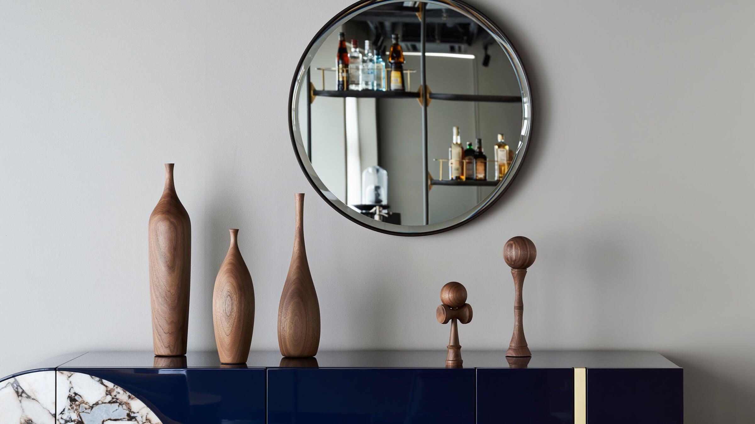 Mezzo / Walnut / Desktop / WhiteMenu / Linea Vases designed by Iwata Mokkou Studio