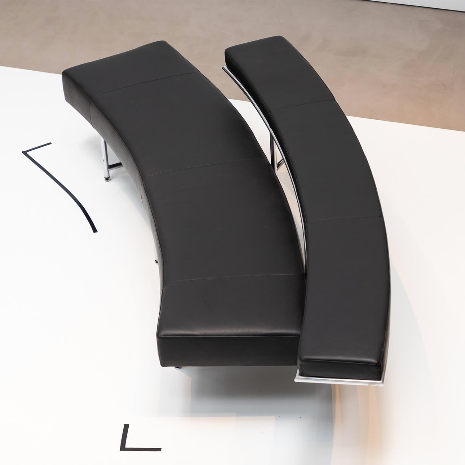 Mobile / BlackMenu / Monte Carlo Sofa, designed by Eileen Gray