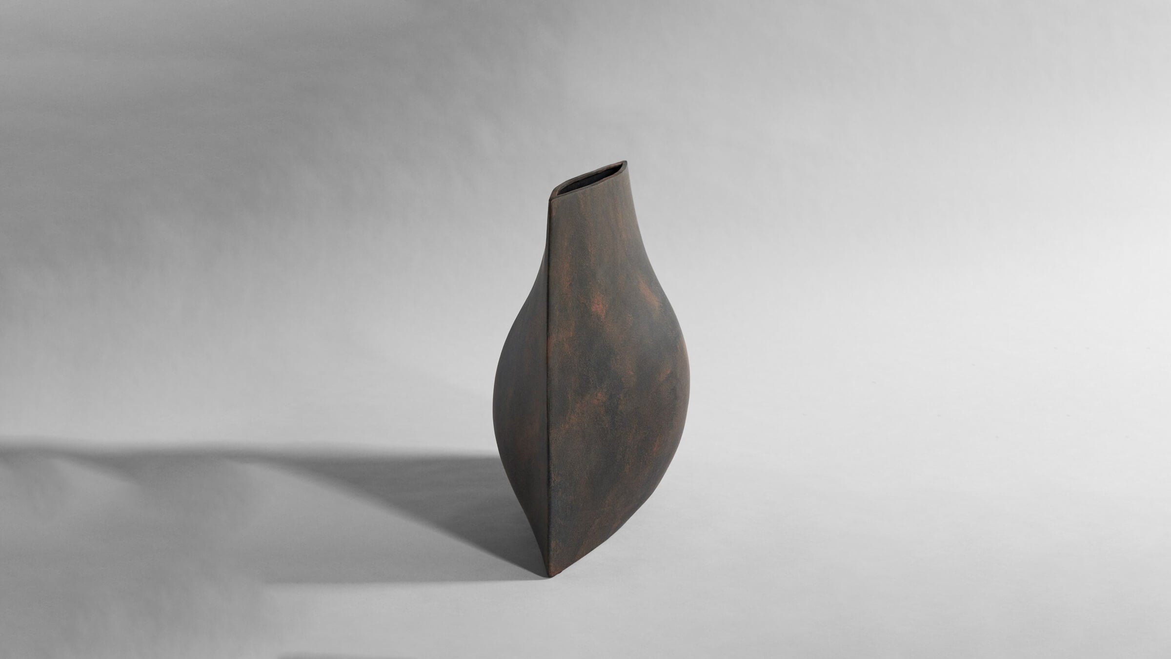 Large - Coffee / Desktop / WhiteMenu / Origami Vase, designed by Kristian Sofus Hansen Tommy Hyldahl