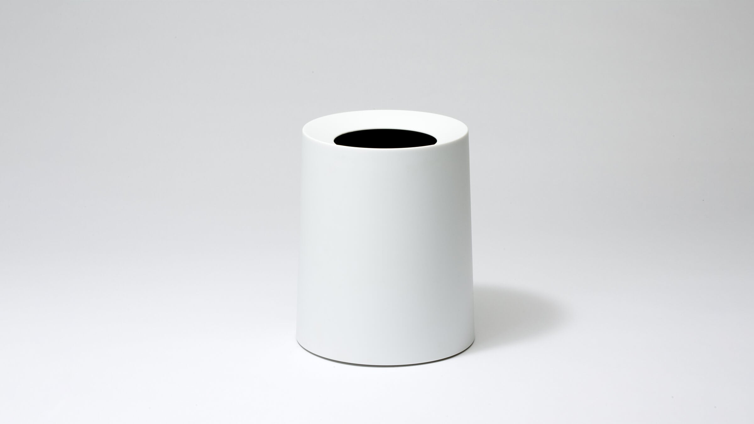 Rich White / Desktop / BlackMenu / Tubelor Homme Trash Bin, designed by Idea Co